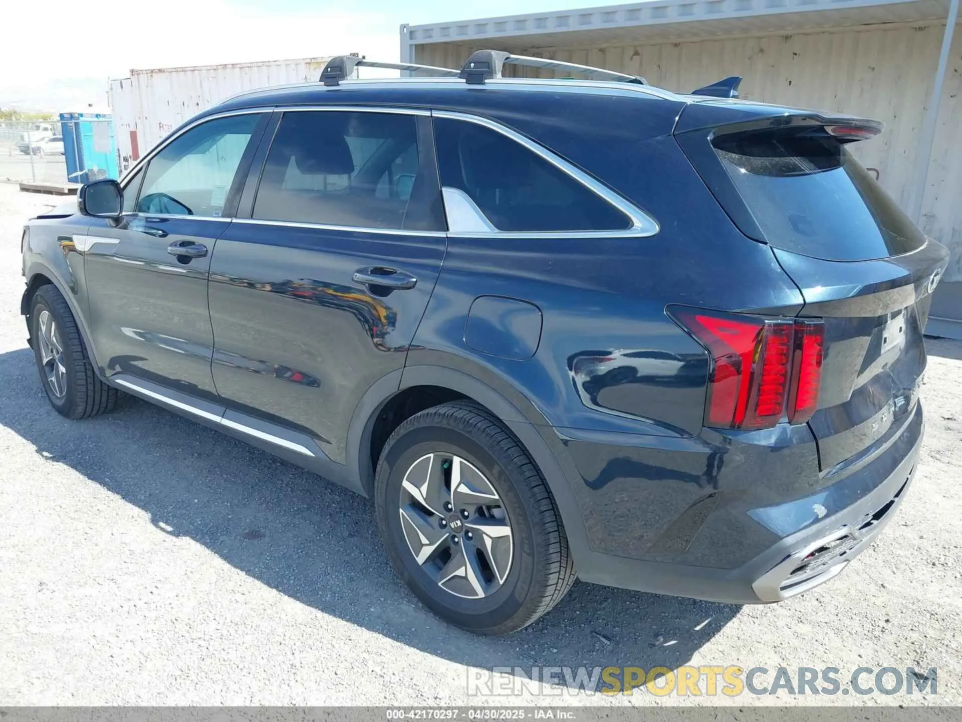 3 Photograph of a damaged car KNDRG4LG5M5057404 KIA SORENTO HYBRID 2021