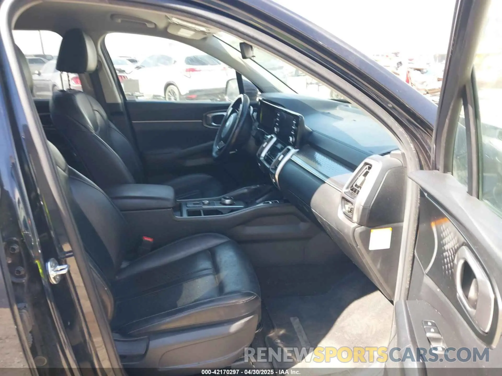 5 Photograph of a damaged car KNDRG4LG5M5057404 KIA SORENTO HYBRID 2021