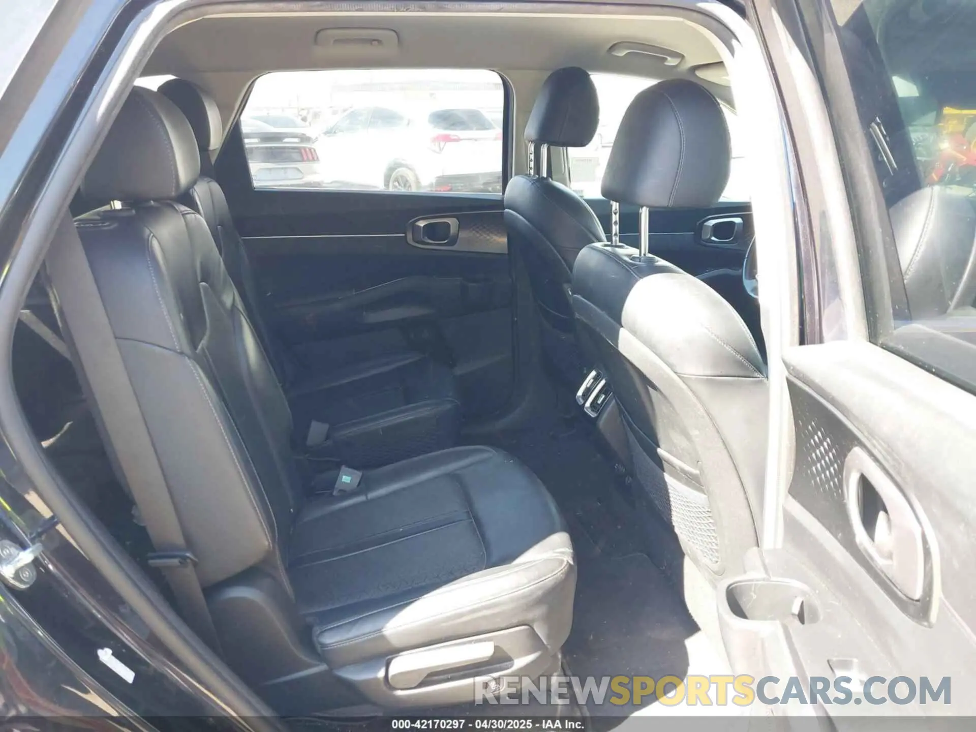 8 Photograph of a damaged car KNDRG4LG5M5057404 KIA SORENTO HYBRID 2021