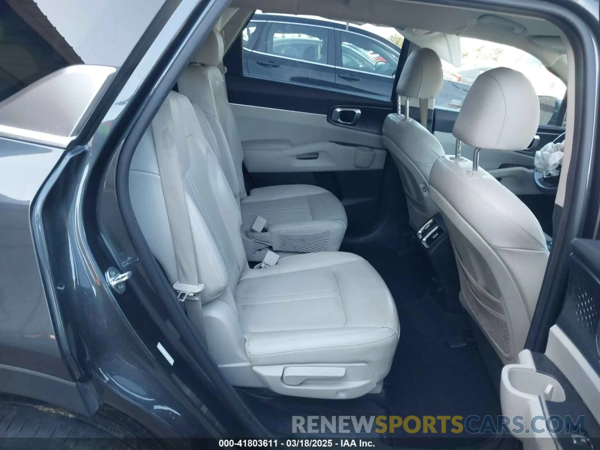 8 Photograph of a damaged car KNDRG4LG7M5038420 KIA SORENTO HYBRID 2021