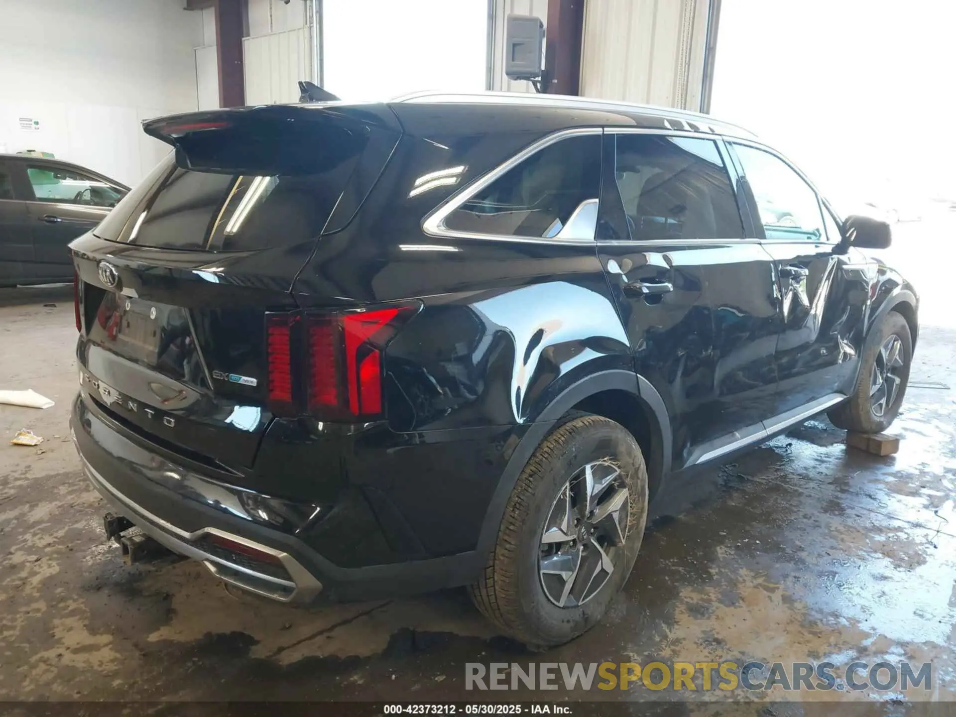 4 Photograph of a damaged car KNDRH4LG3M5018873 KIA SORENTO HYBRID 2021