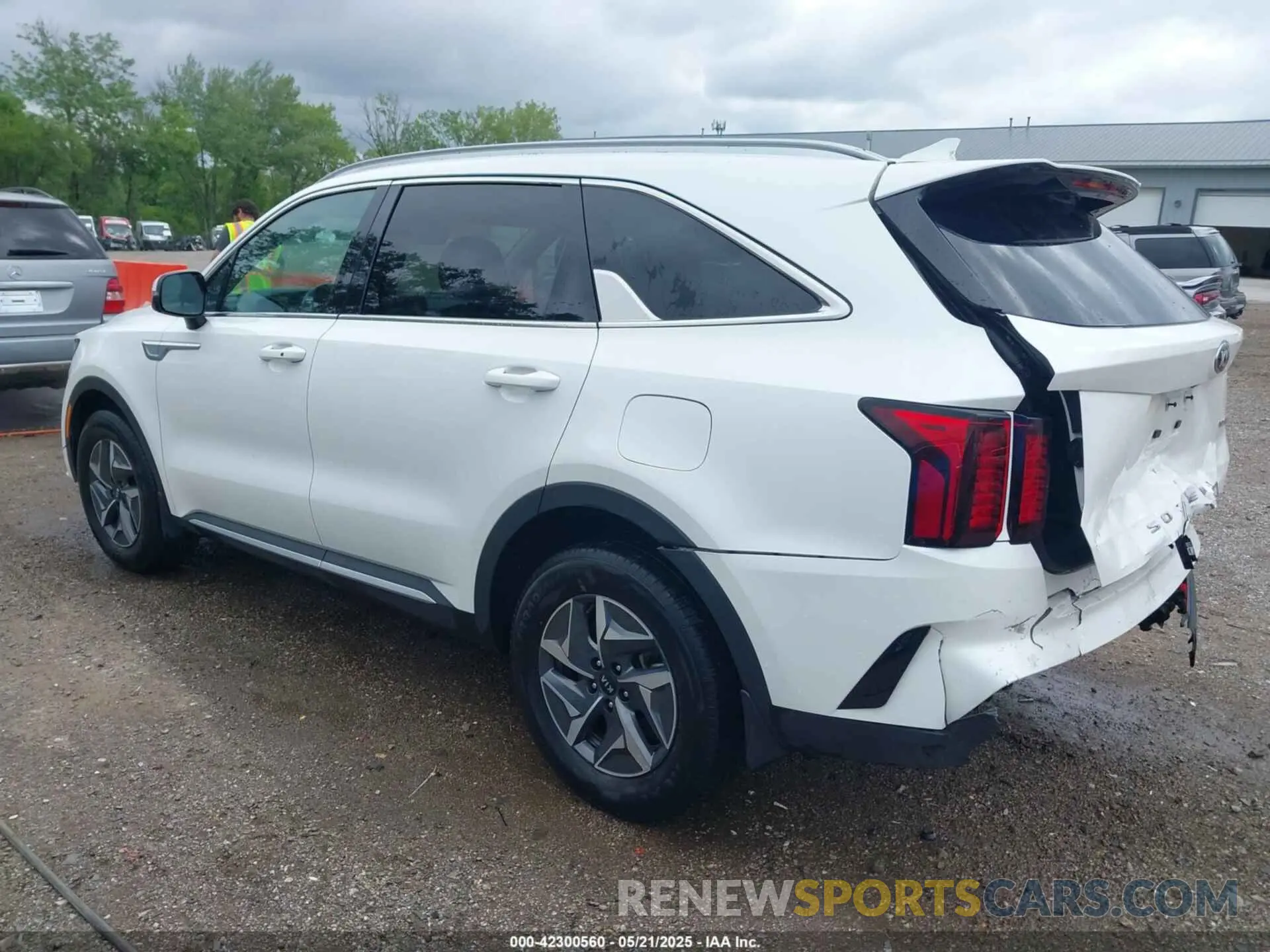 3 Photograph of a damaged car KNDRH4LG8M5035166 KIA SORENTO HYBRID 2021