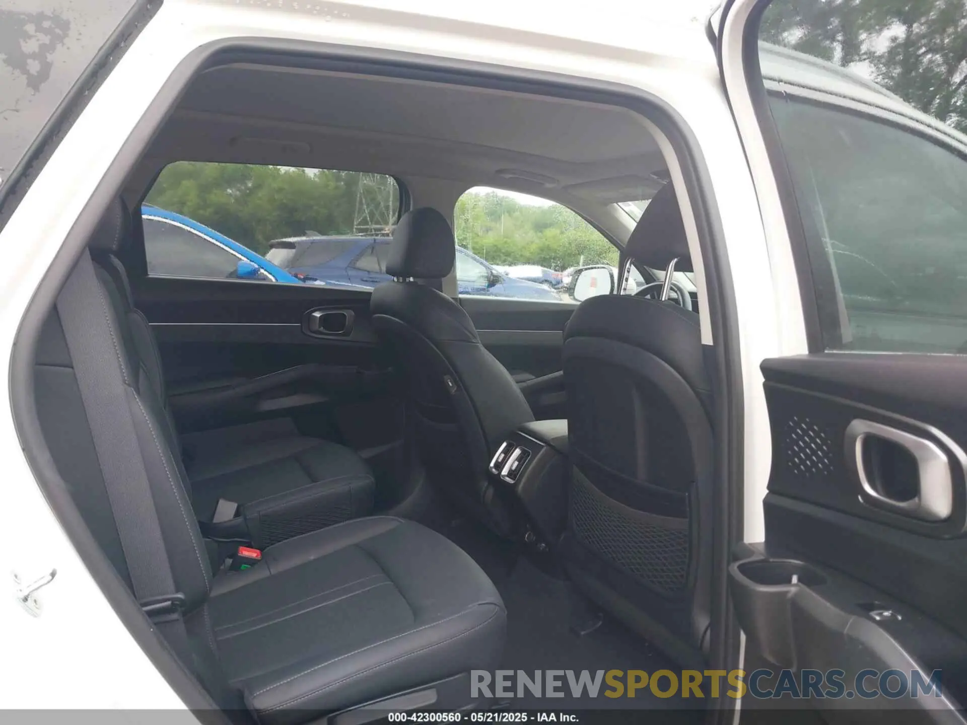 8 Photograph of a damaged car KNDRH4LG8M5035166 KIA SORENTO HYBRID 2021