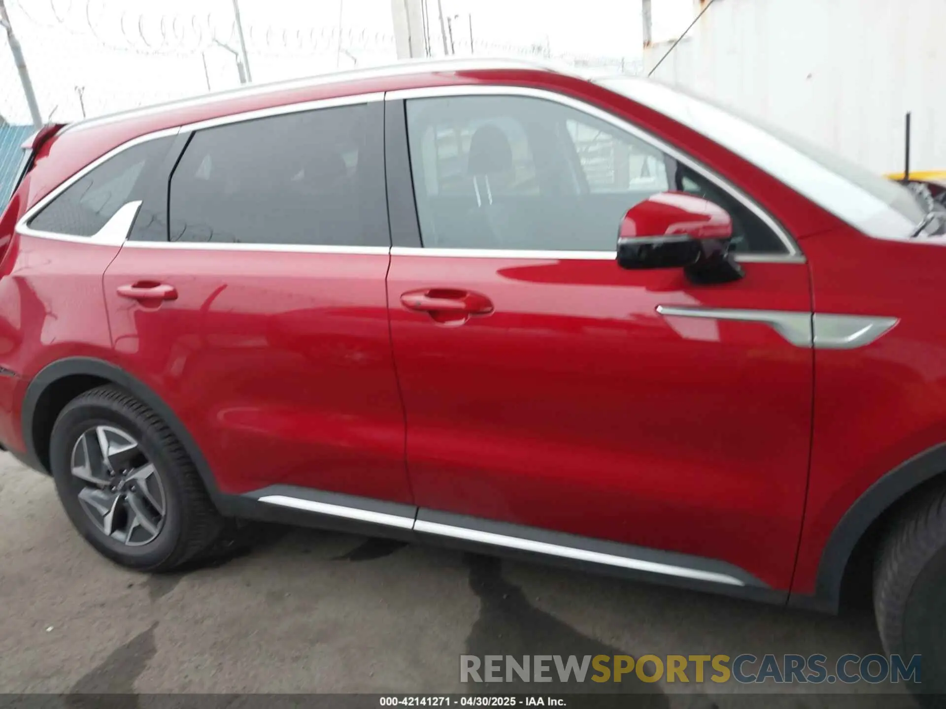 13 Photograph of a damaged car KNDRH4LGXM5033337 KIA SORENTO HYBRID 2021