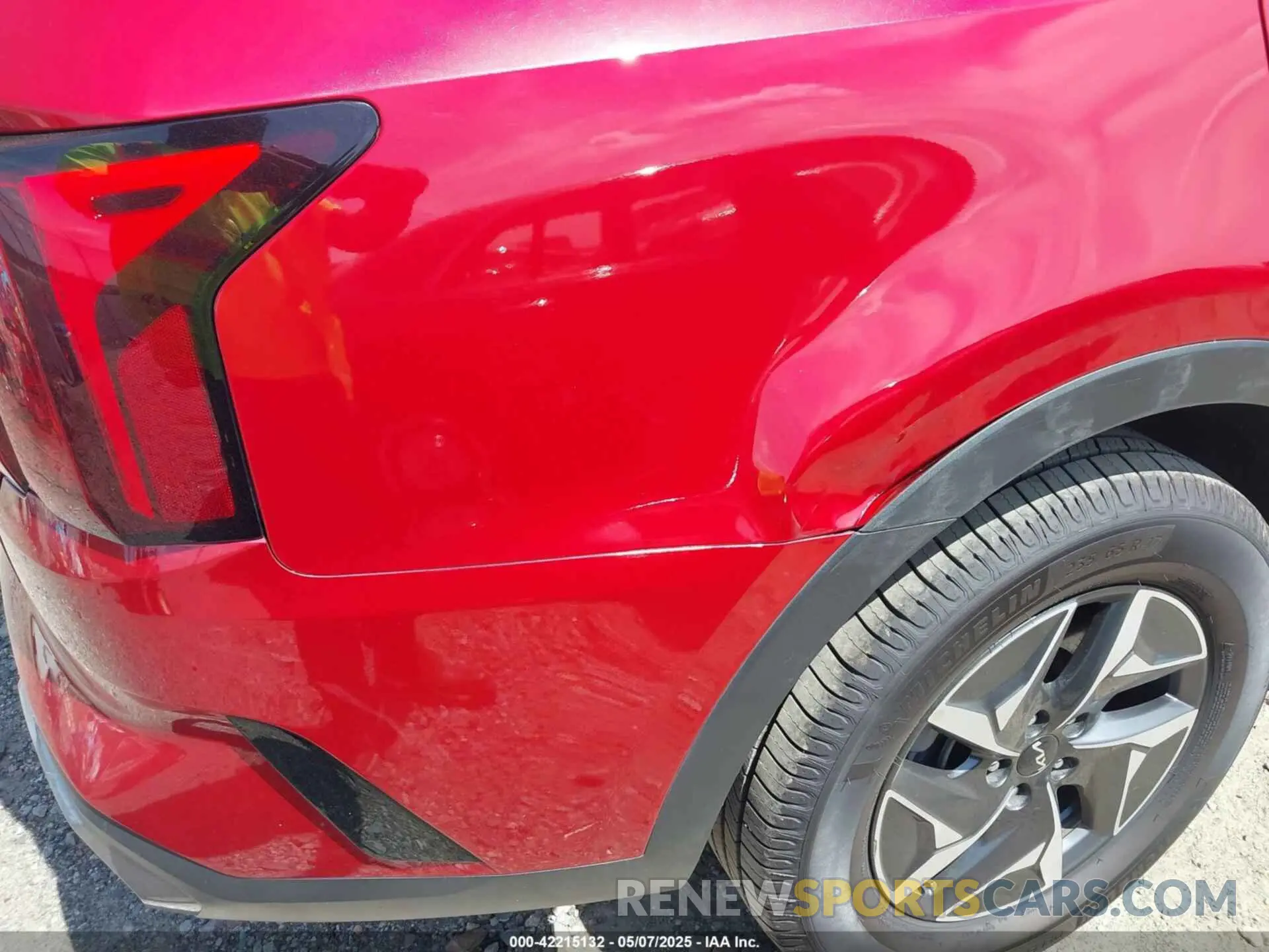 6 Photograph of a damaged car KNDRG4LG0N5113069 KIA SORENTO HYBRID 2022