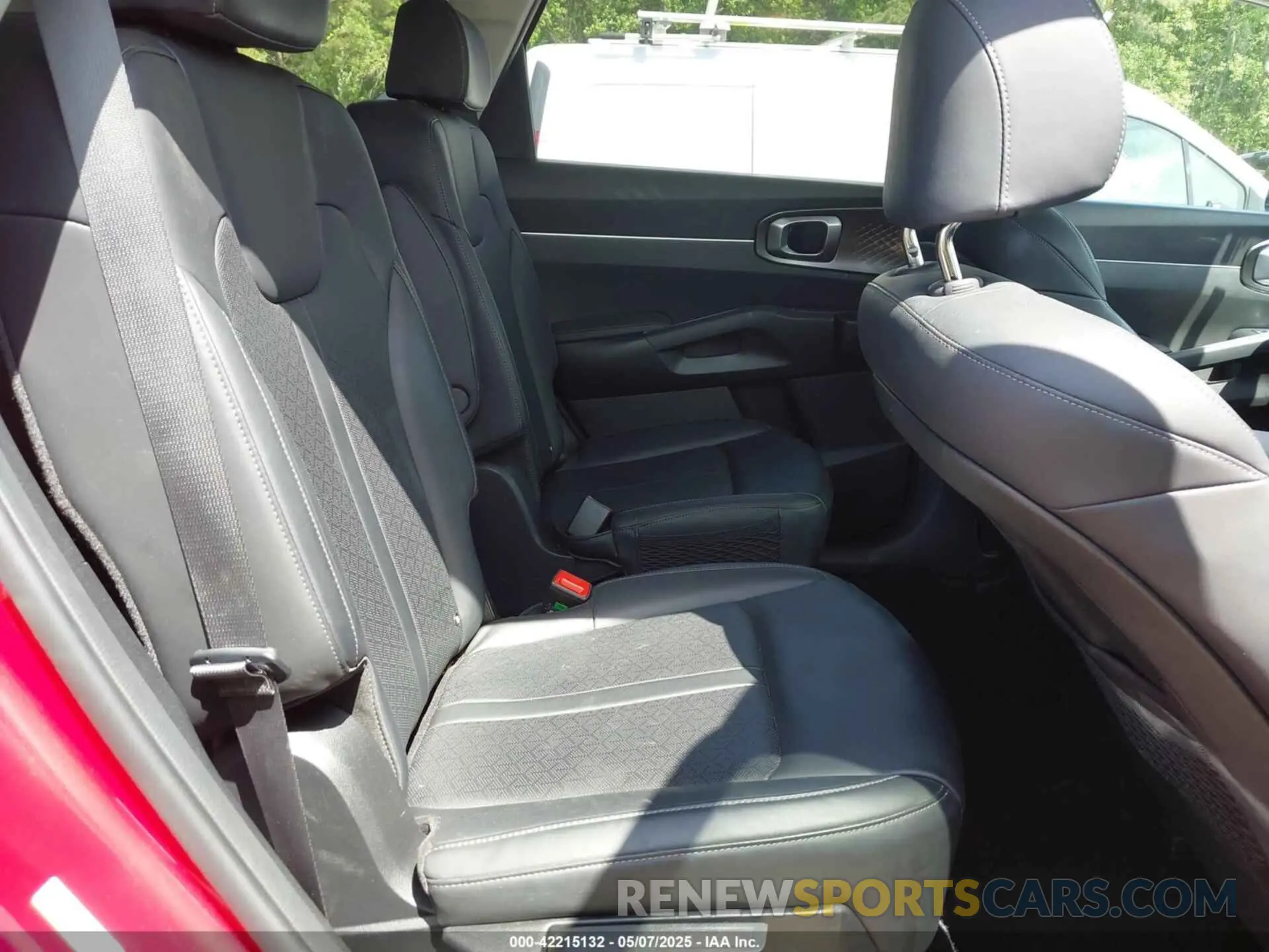 8 Photograph of a damaged car KNDRG4LG0N5113069 KIA SORENTO HYBRID 2022