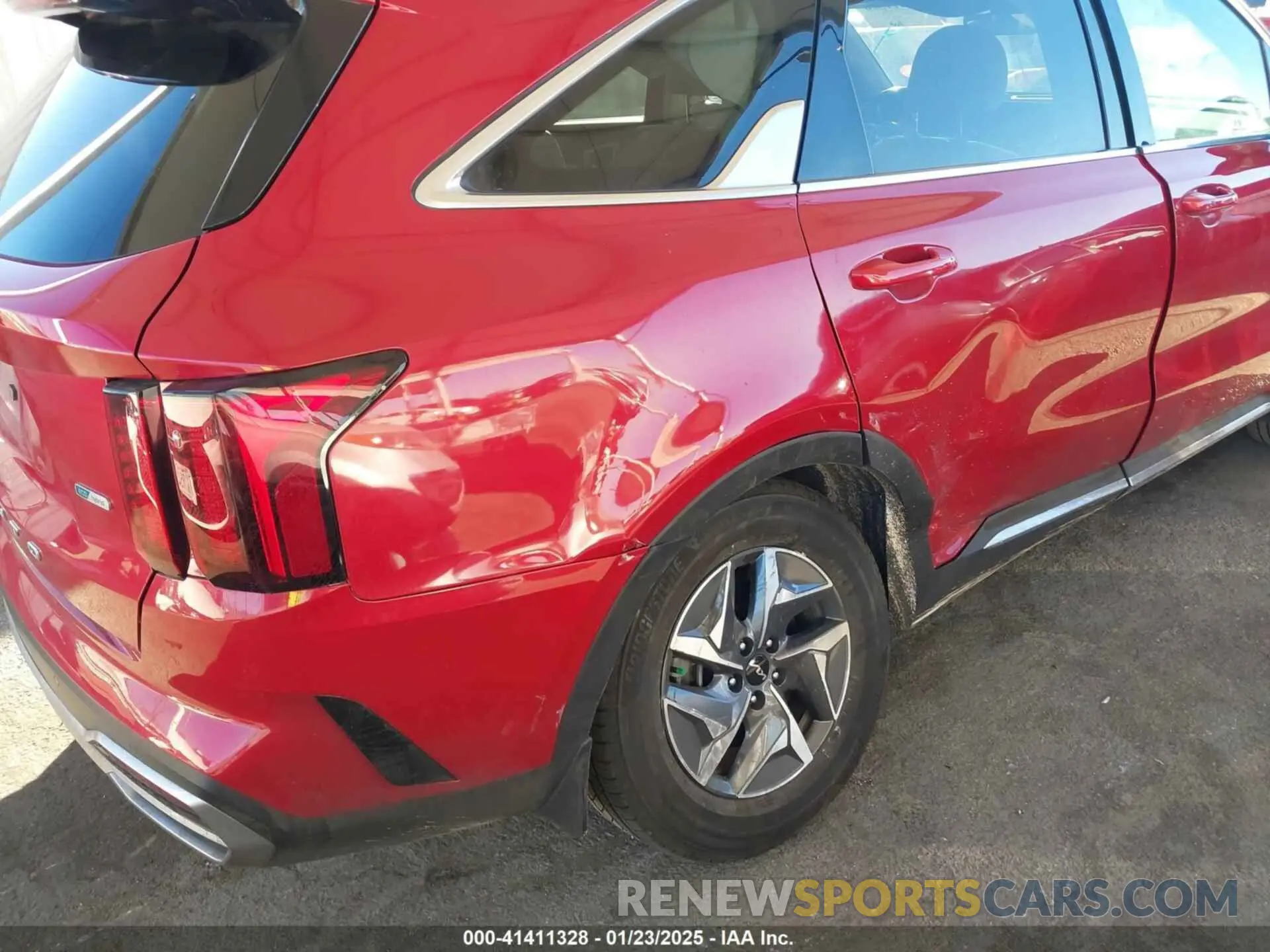 6 Photograph of a damaged car KNDRG4LG2N5092824 KIA SORENTO HYBRID 2022