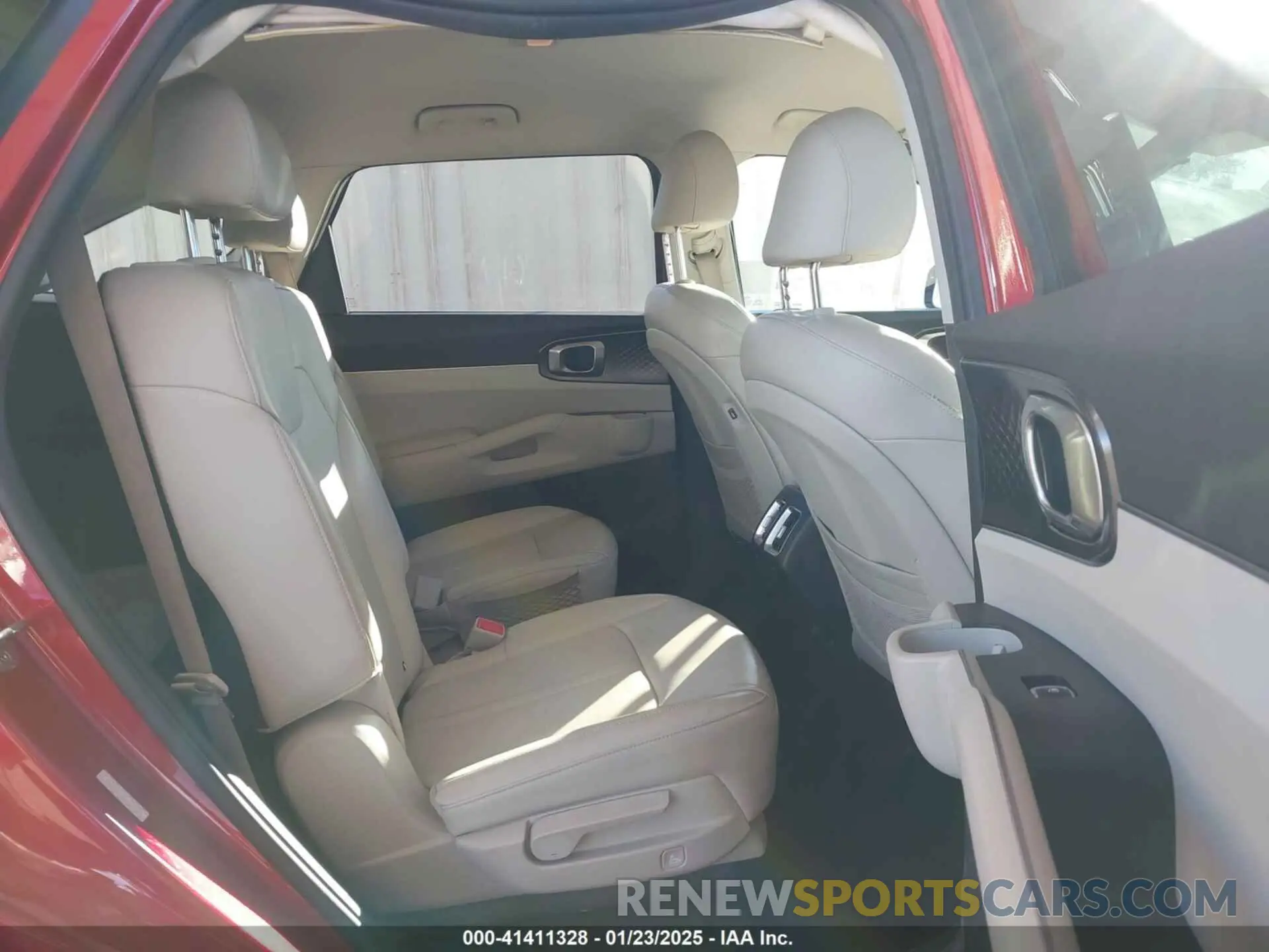 8 Photograph of a damaged car KNDRG4LG2N5092824 KIA SORENTO HYBRID 2022
