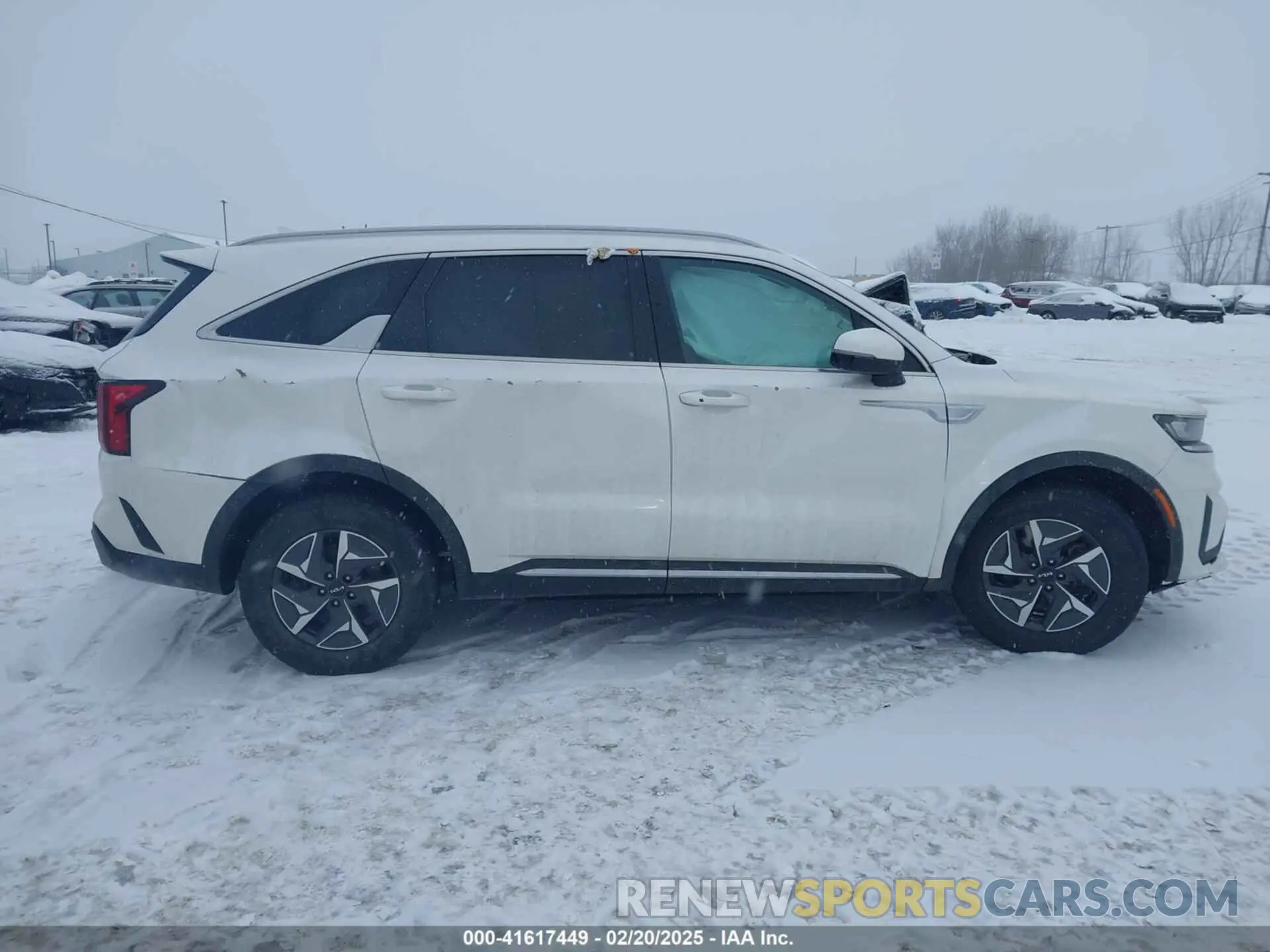 13 Photograph of a damaged car KNDRG4LG4N5102155 KIA SORENTO HYBRID 2022