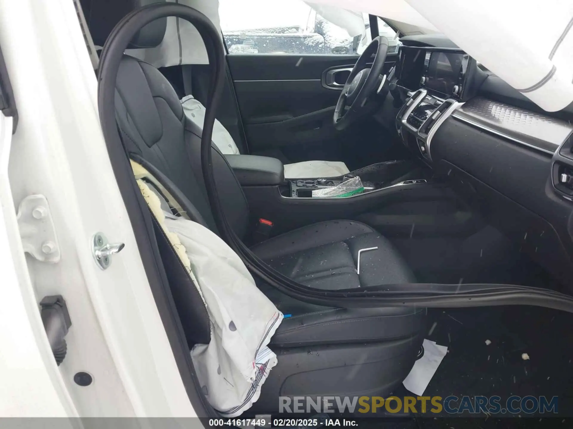 5 Photograph of a damaged car KNDRG4LG4N5102155 KIA SORENTO HYBRID 2022