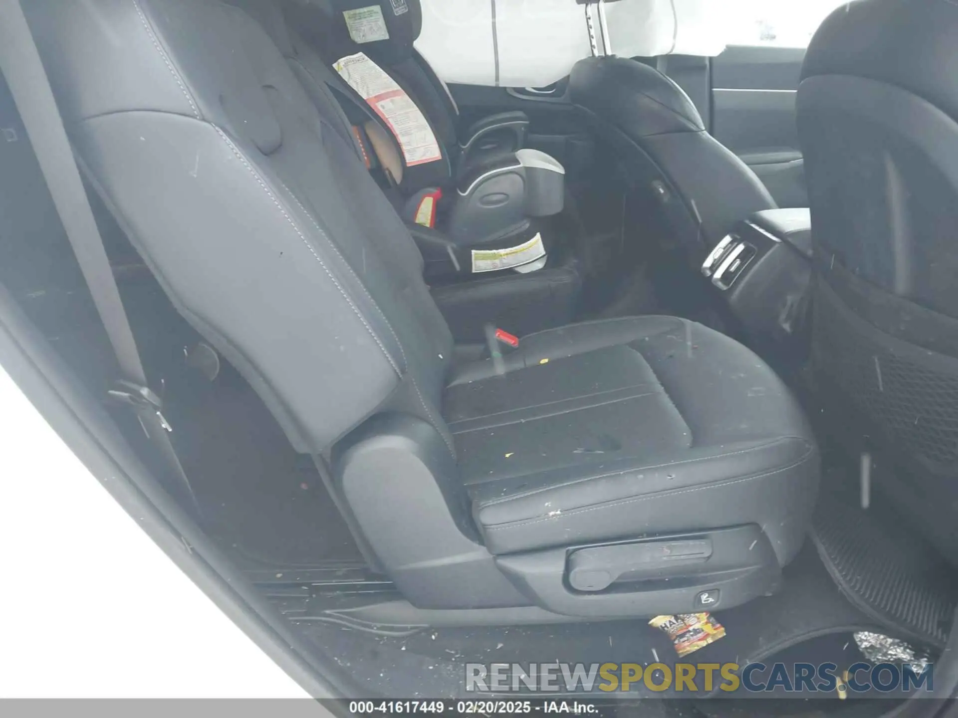 8 Photograph of a damaged car KNDRG4LG4N5102155 KIA SORENTO HYBRID 2022