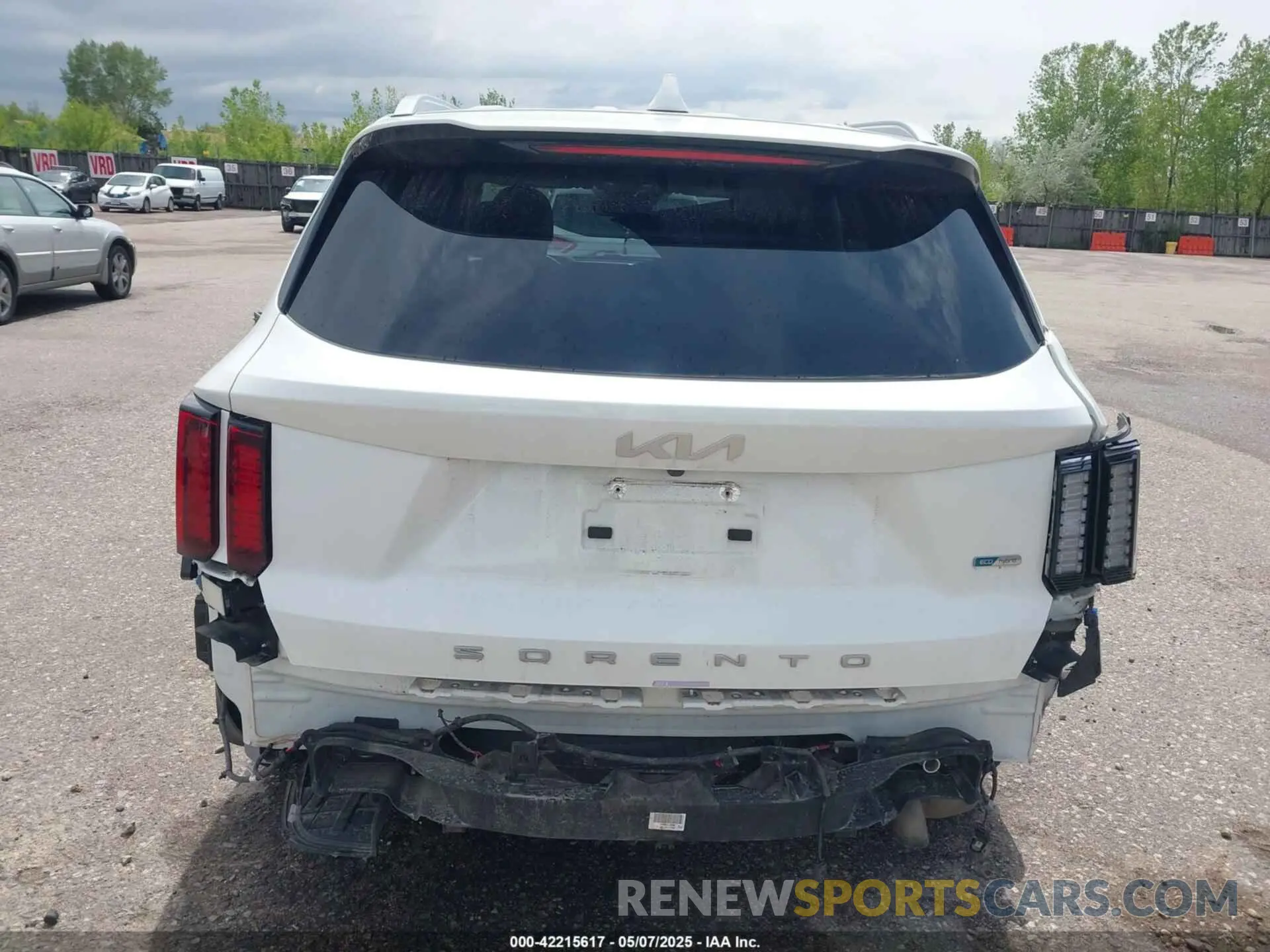 17 Photograph of a damaged car KNDRG4LG5N5085415 KIA SORENTO HYBRID 2022