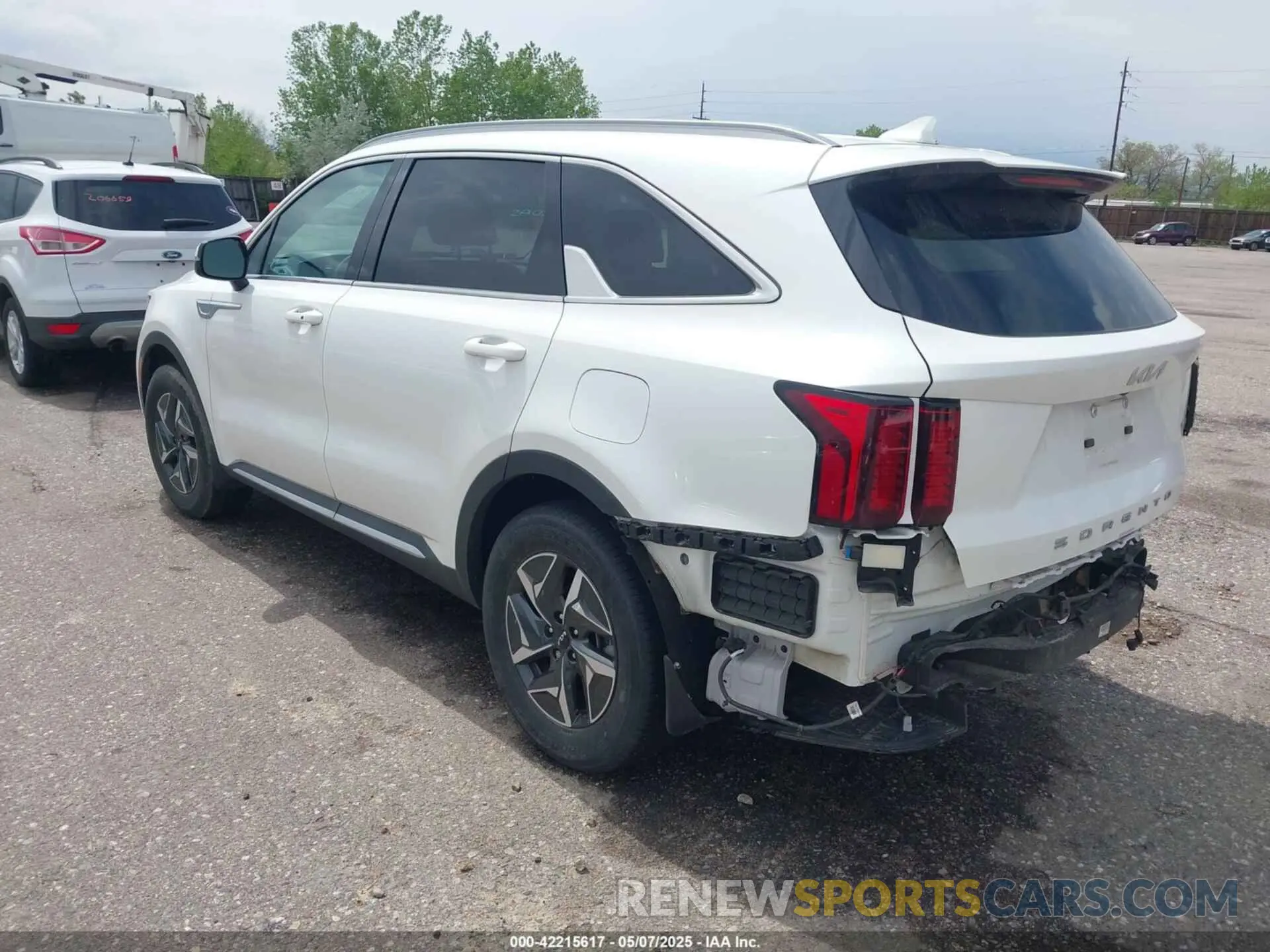 3 Photograph of a damaged car KNDRG4LG5N5085415 KIA SORENTO HYBRID 2022