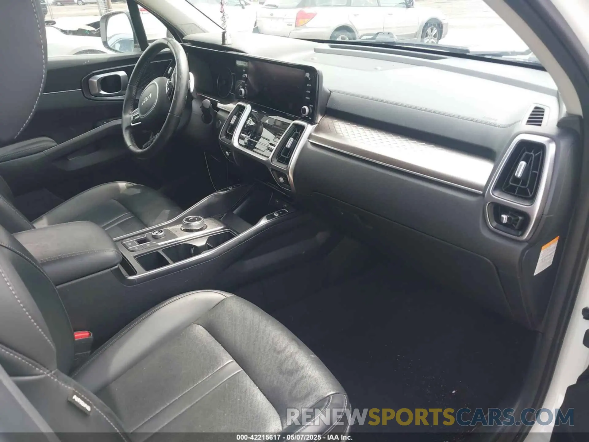 5 Photograph of a damaged car KNDRG4LG5N5085415 KIA SORENTO HYBRID 2022