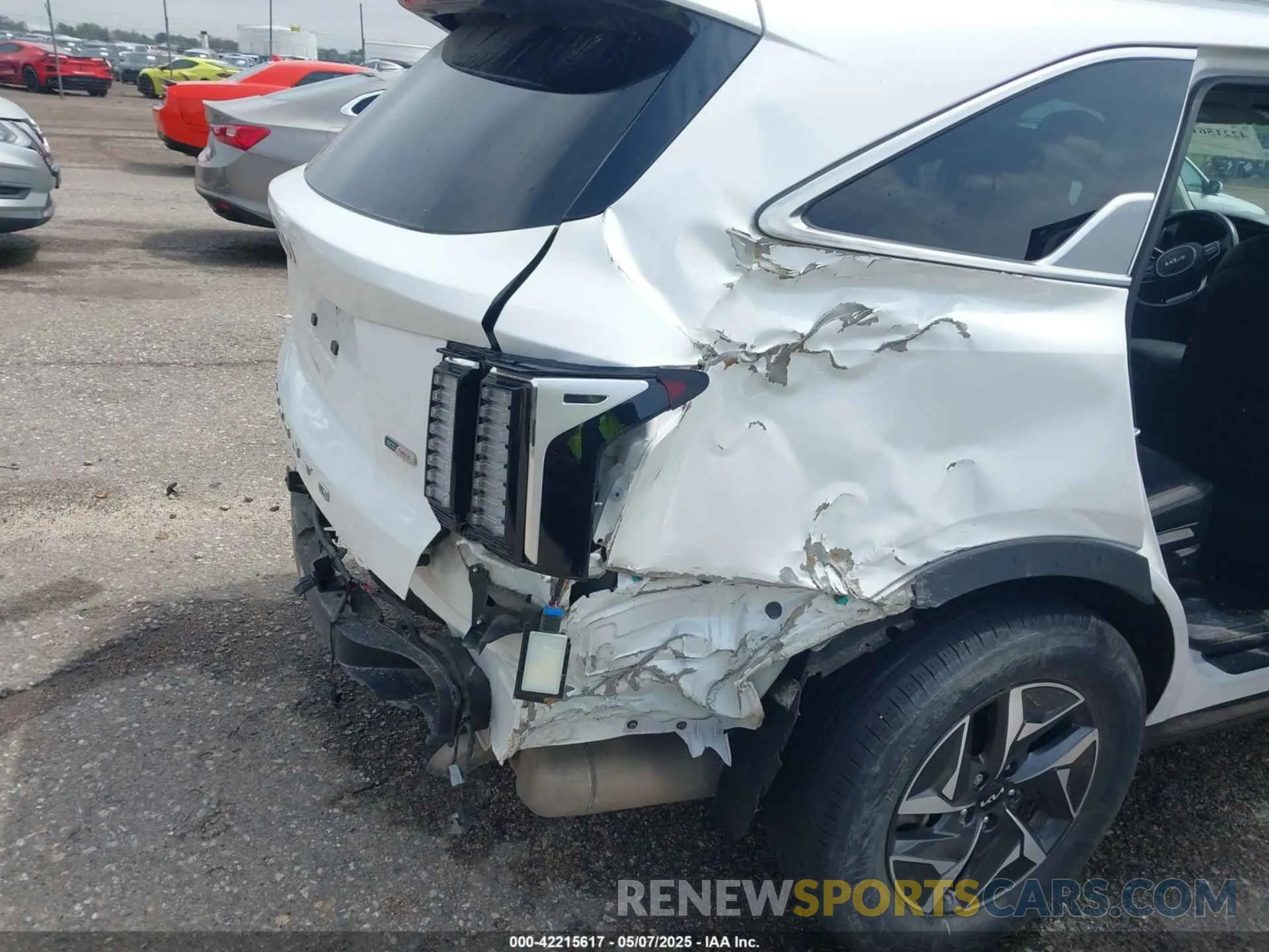 6 Photograph of a damaged car KNDRG4LG5N5085415 KIA SORENTO HYBRID 2022