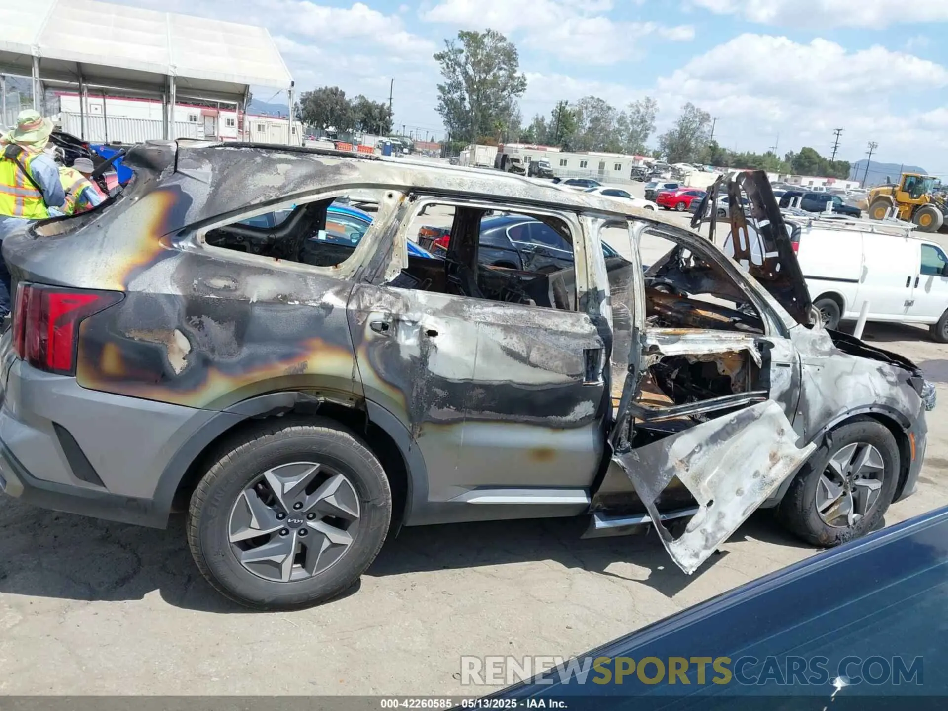 12 Photograph of a damaged car KNDRG4LGXN5110194 KIA SORENTO HYBRID 2022