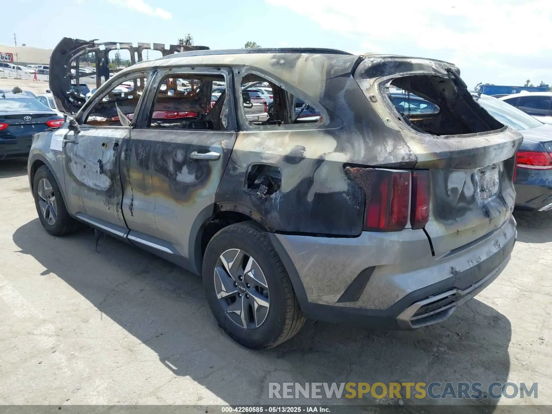 3 Photograph of a damaged car KNDRG4LGXN5110194 KIA SORENTO HYBRID 2022