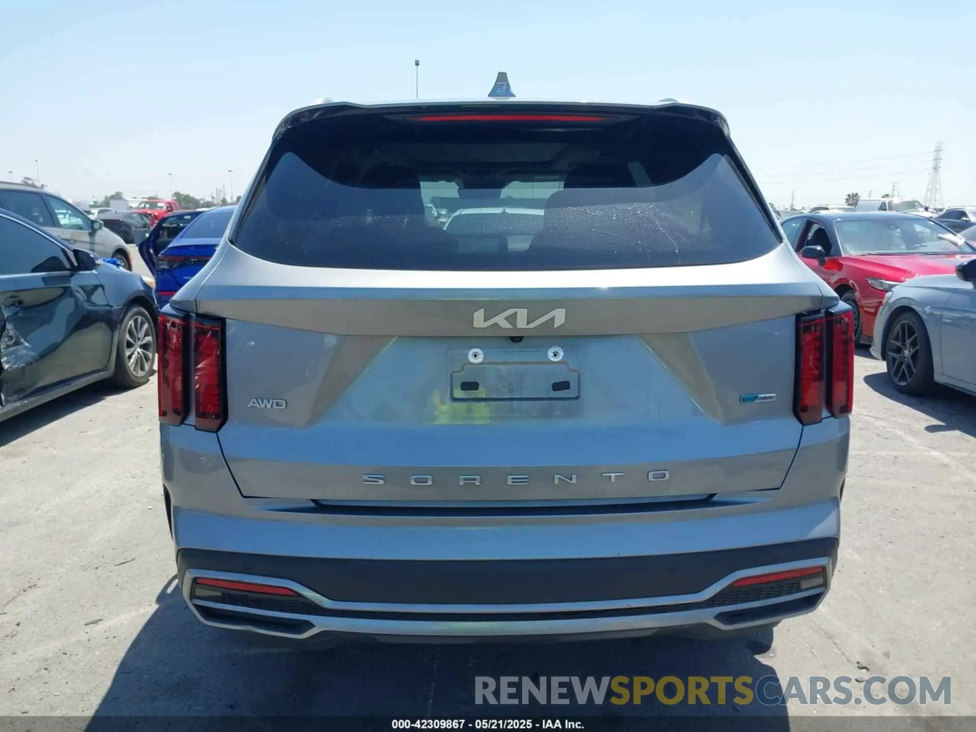 16 Photograph of a damaged car KNDRHDLG3N5117016 KIA SORENTO HYBRID 2022