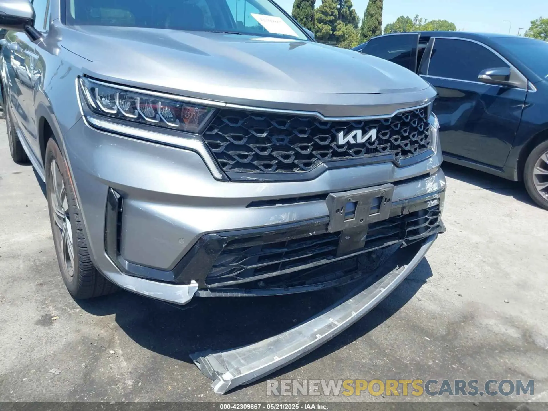 17 Photograph of a damaged car KNDRHDLG3N5117016 KIA SORENTO HYBRID 2022