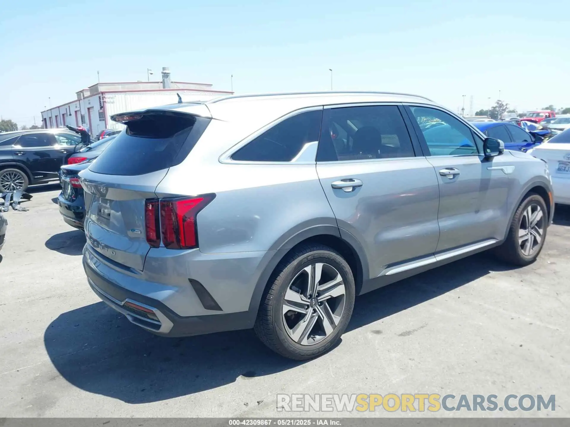 4 Photograph of a damaged car KNDRHDLG3N5117016 KIA SORENTO HYBRID 2022