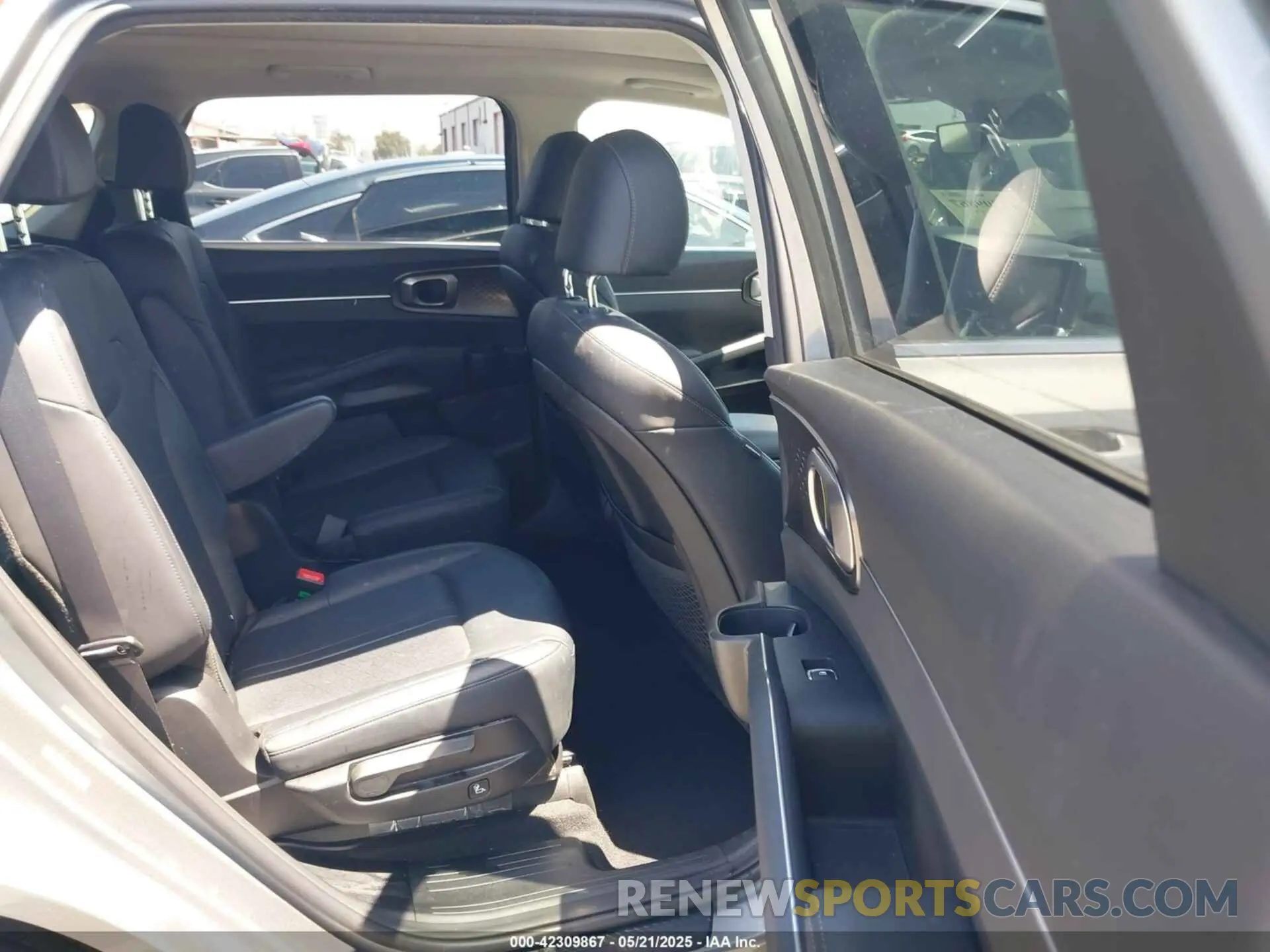 8 Photograph of a damaged car KNDRHDLG3N5117016 KIA SORENTO HYBRID 2022