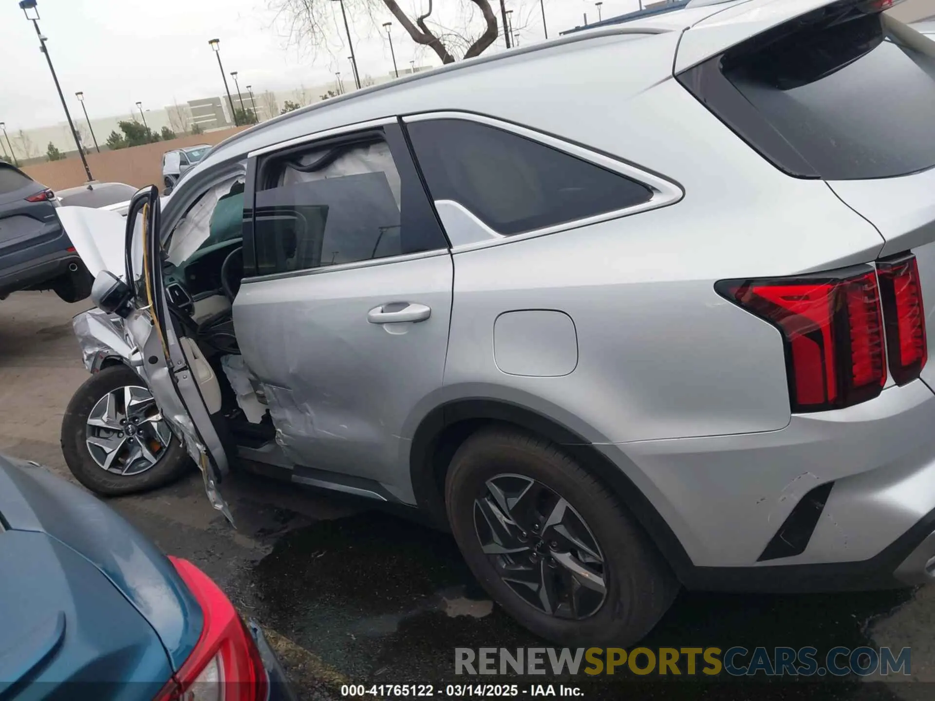14 Photograph of a damaged car KNDRH4LG1P5156822 KIA SORENTO HYBRID 2023