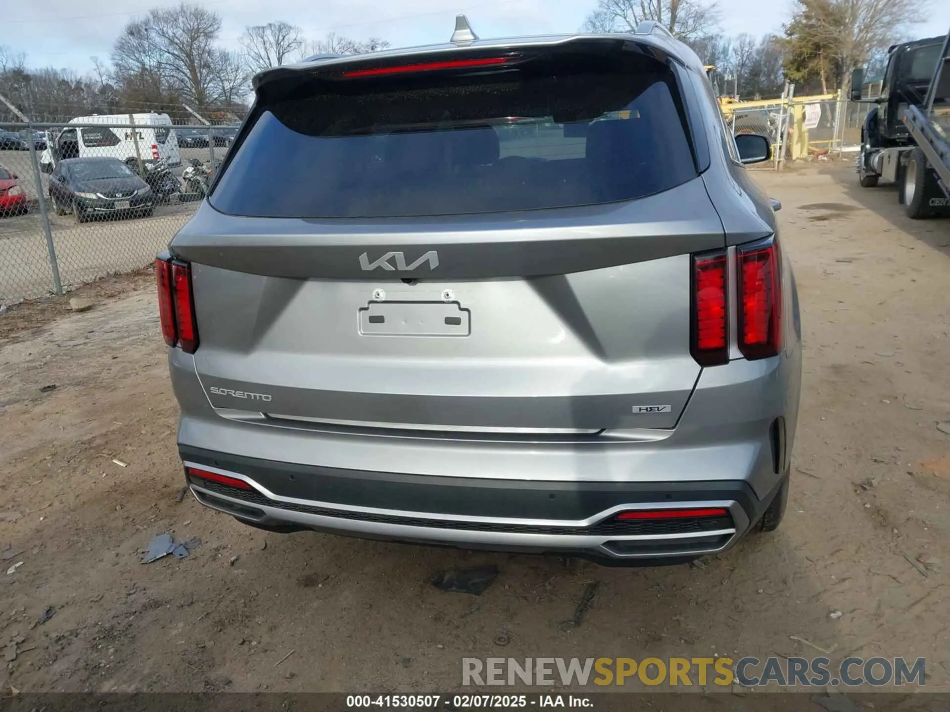 17 Photograph of a damaged car KNDRH4LG2P5173421 KIA SORENTO HYBRID 2023