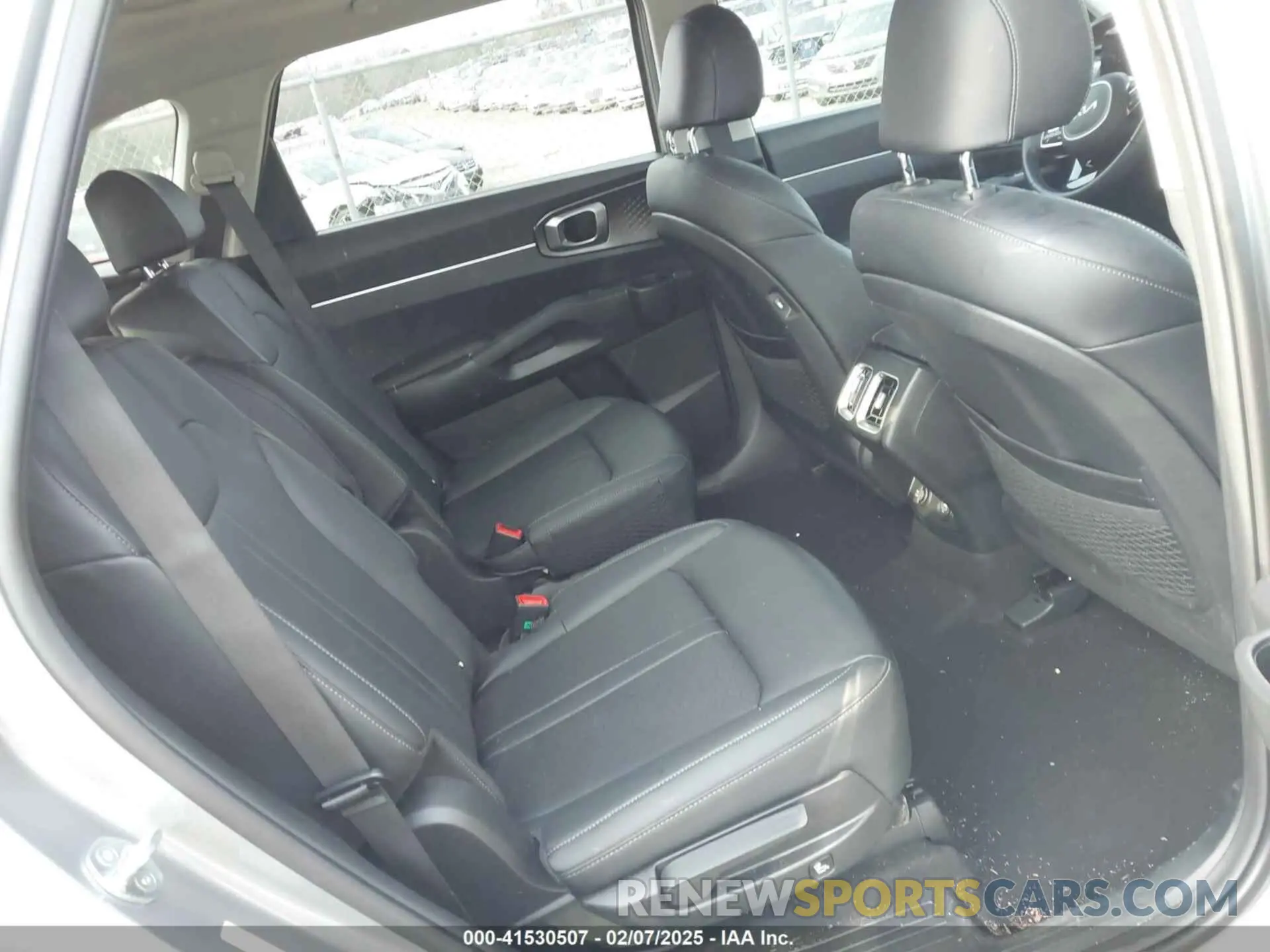 8 Photograph of a damaged car KNDRH4LG2P5173421 KIA SORENTO HYBRID 2023