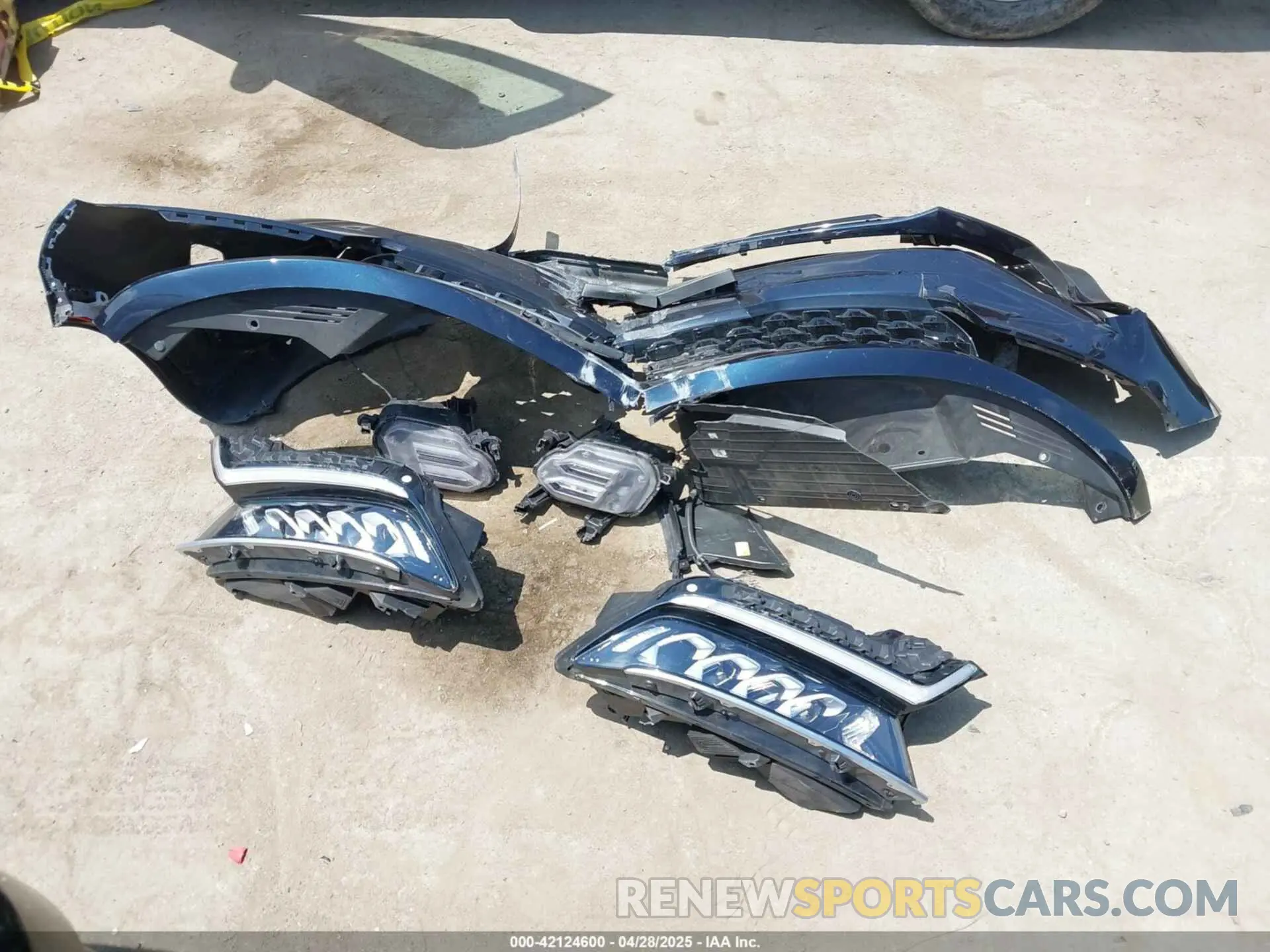 12 Photograph of a damaged car KNDRH4LG4P5142204 KIA SORENTO HYBRID 2023