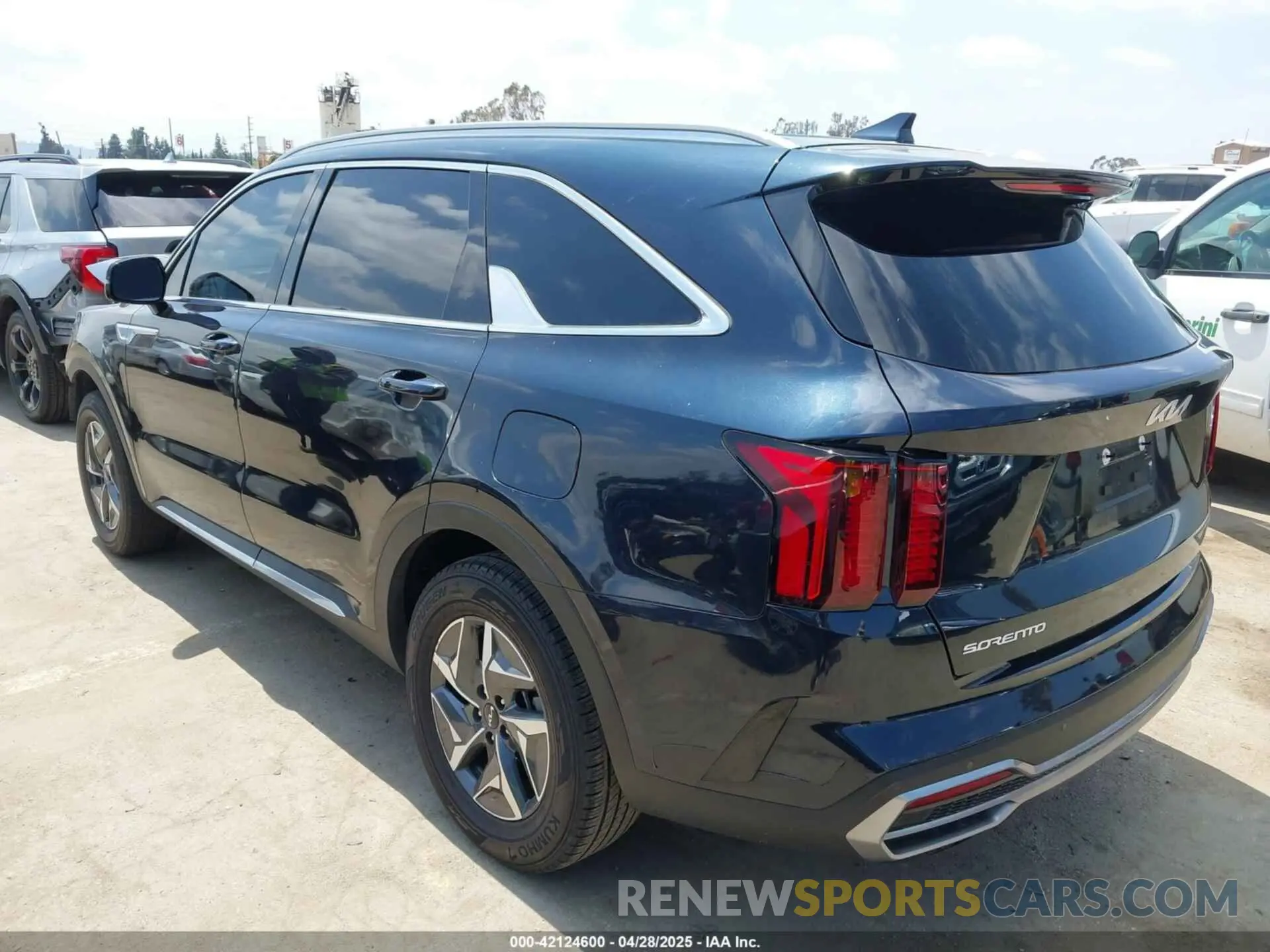 3 Photograph of a damaged car KNDRH4LG4P5142204 KIA SORENTO HYBRID 2023
