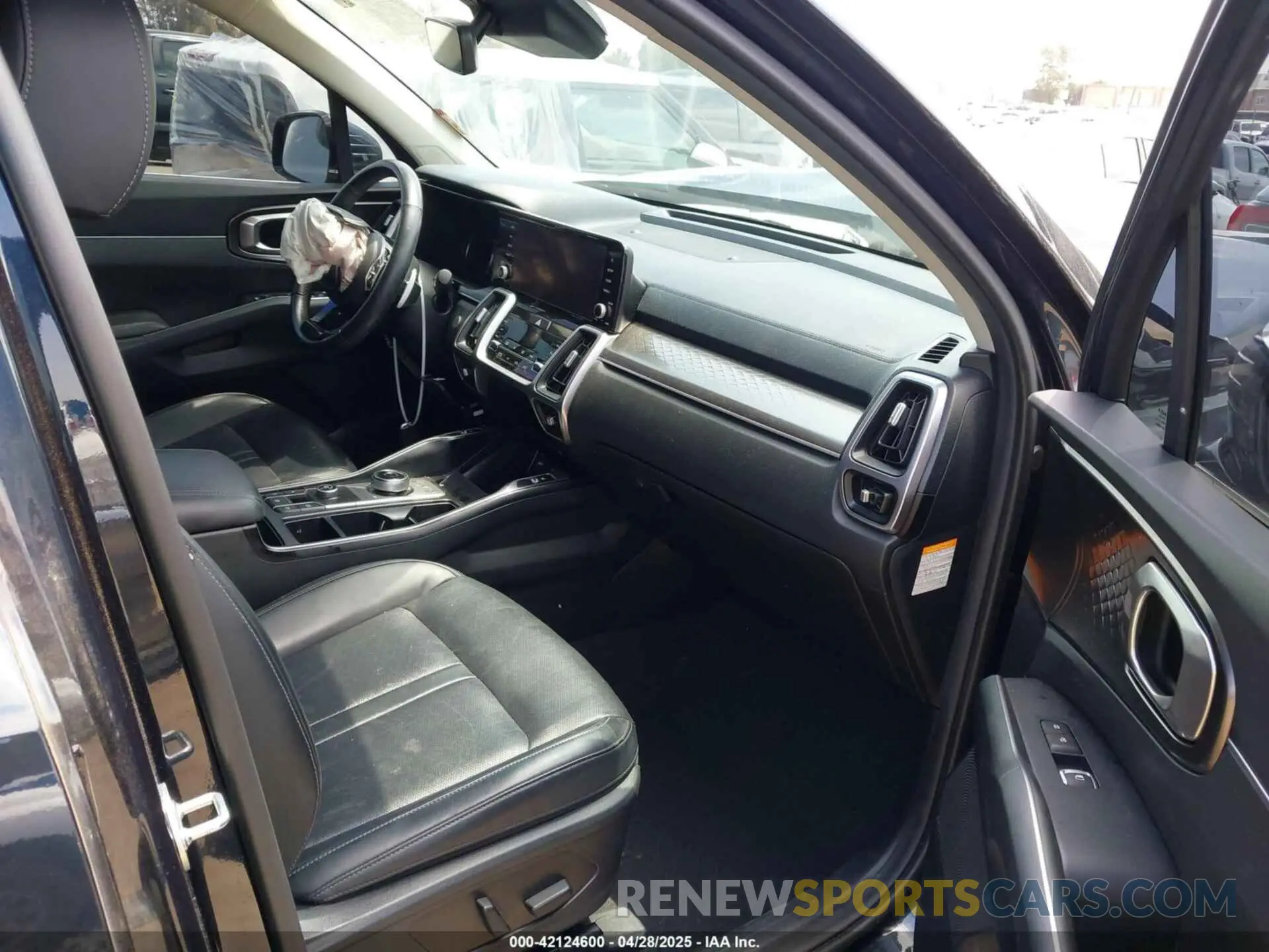 5 Photograph of a damaged car KNDRH4LG4P5142204 KIA SORENTO HYBRID 2023