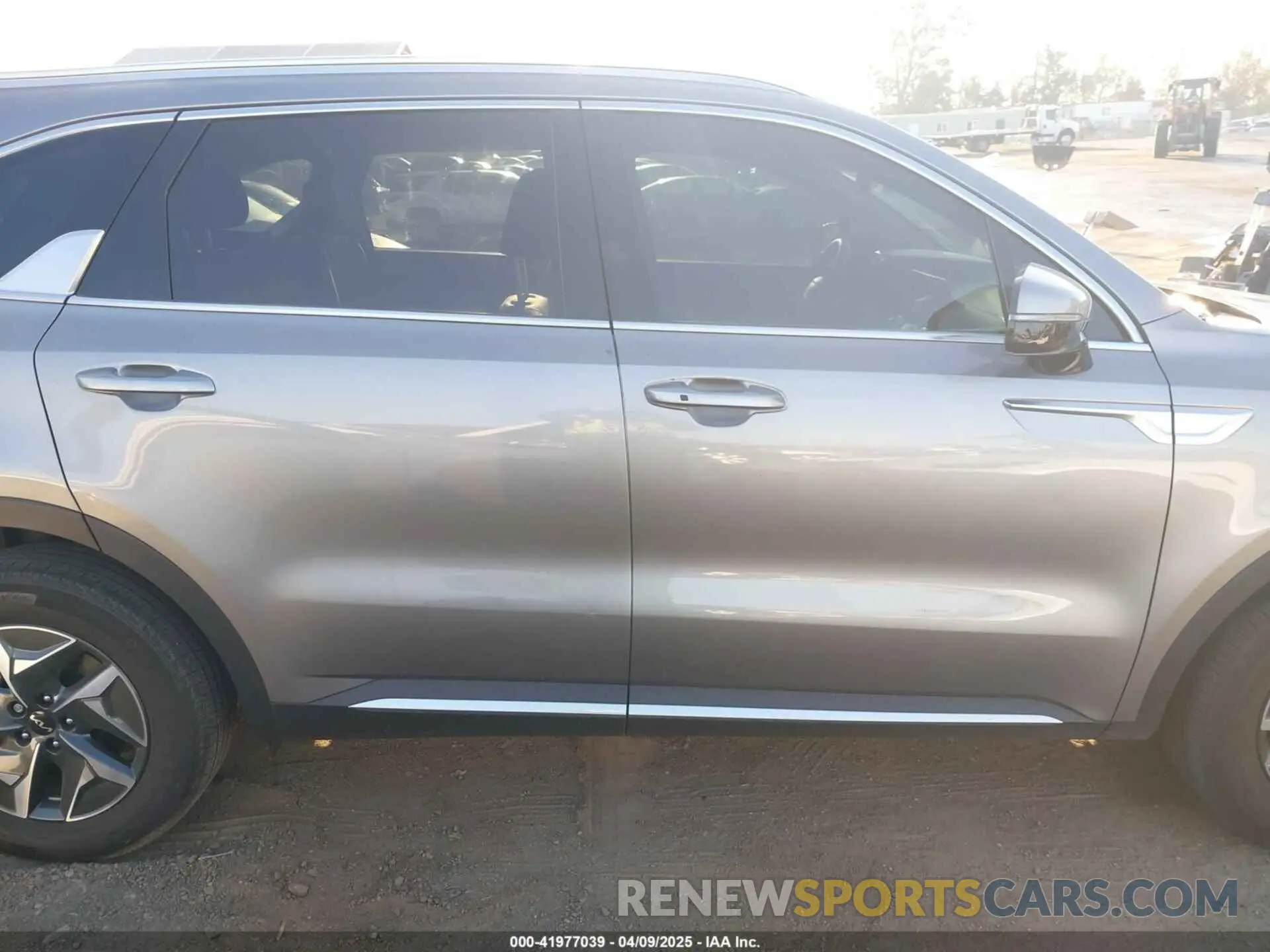 14 Photograph of a damaged car KNDRH4LG6P5184194 KIA SORENTO HYBRID 2023