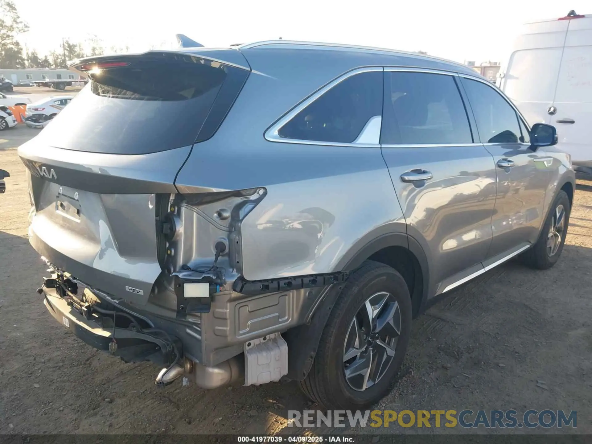 4 Photograph of a damaged car KNDRH4LG6P5184194 KIA SORENTO HYBRID 2023