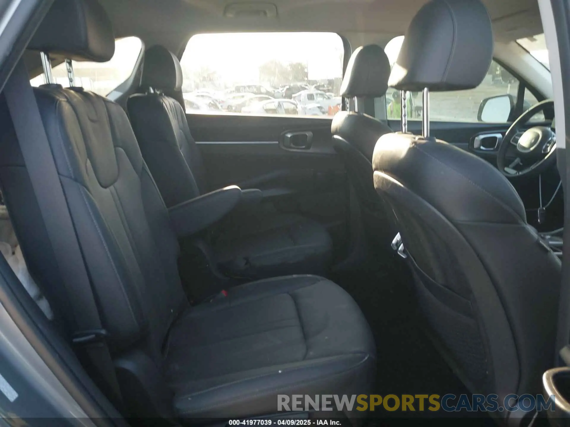 8 Photograph of a damaged car KNDRH4LG6P5184194 KIA SORENTO HYBRID 2023