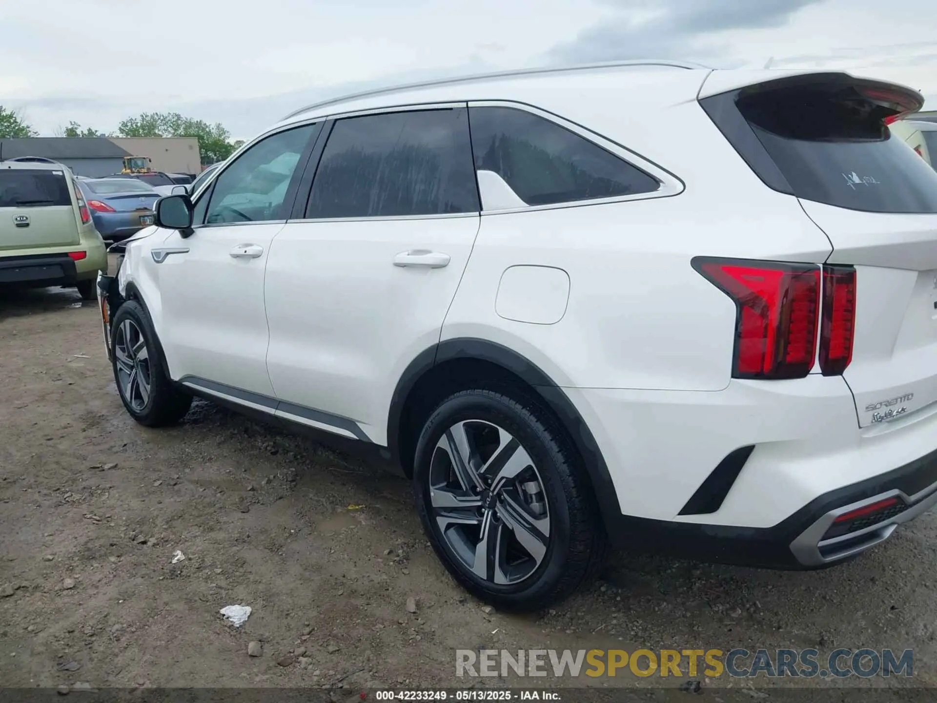 15 Photograph of a damaged car KNDRHDLG5P5225026 KIA SORENTO HYBRID 2023