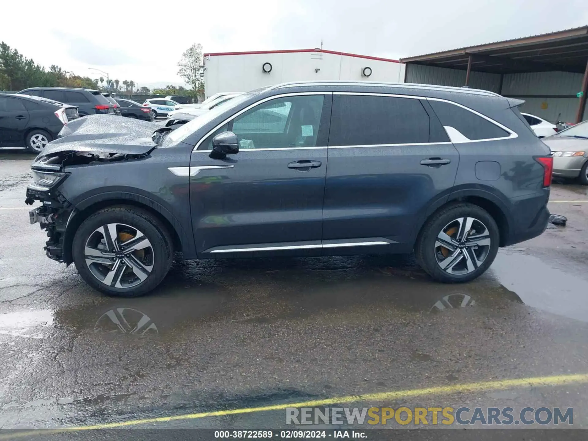 15 Photograph of a damaged car KNDRHDLG6P5142561 KIA SORENTO HYBRID 2023