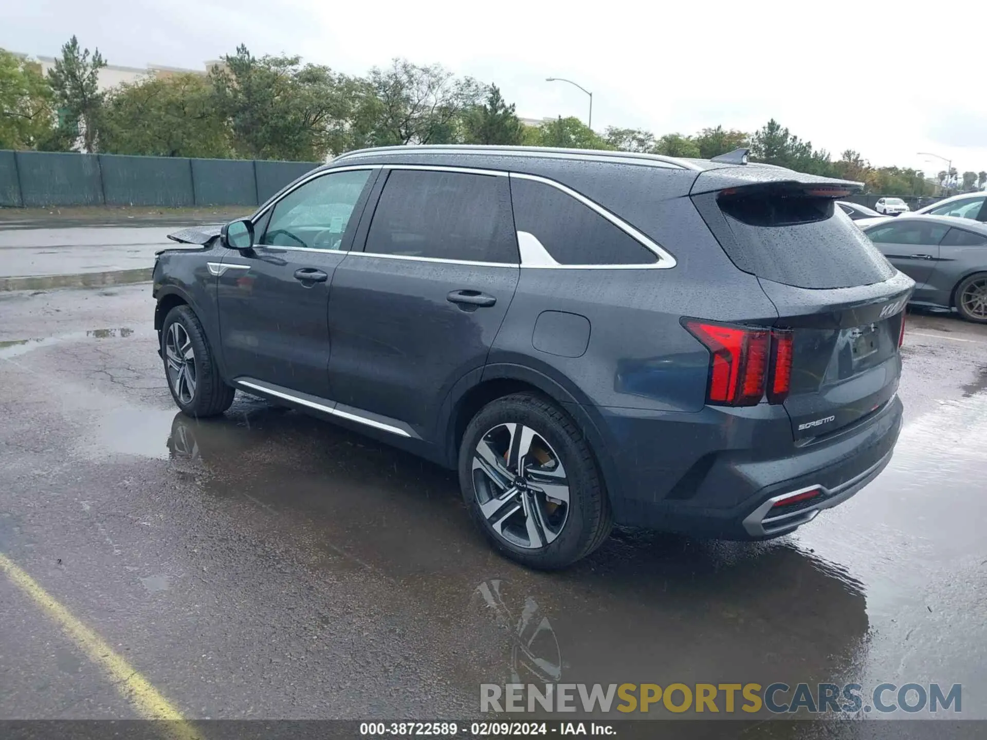 3 Photograph of a damaged car KNDRHDLG6P5142561 KIA SORENTO HYBRID 2023