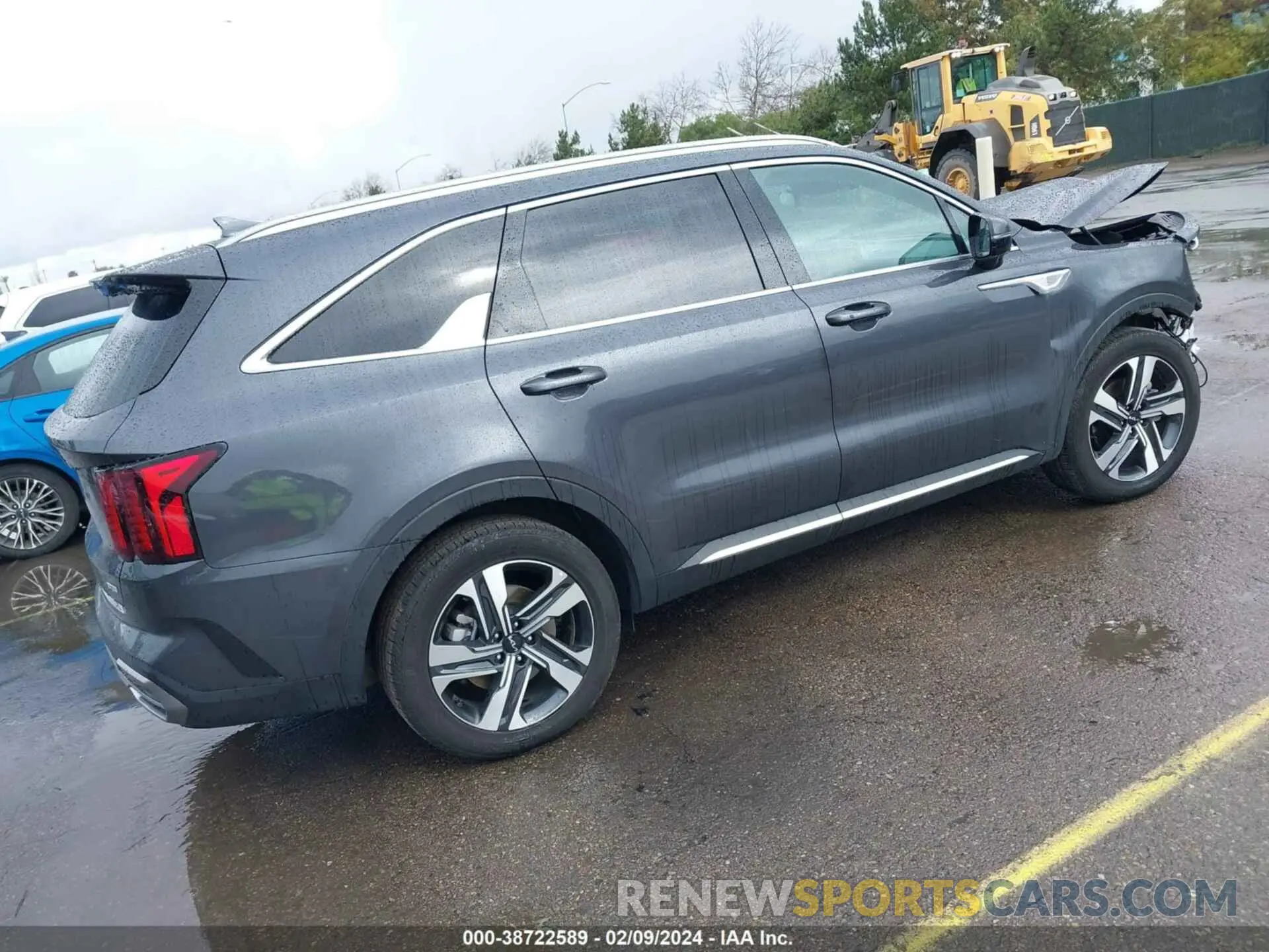 4 Photograph of a damaged car KNDRHDLG6P5142561 KIA SORENTO HYBRID 2023