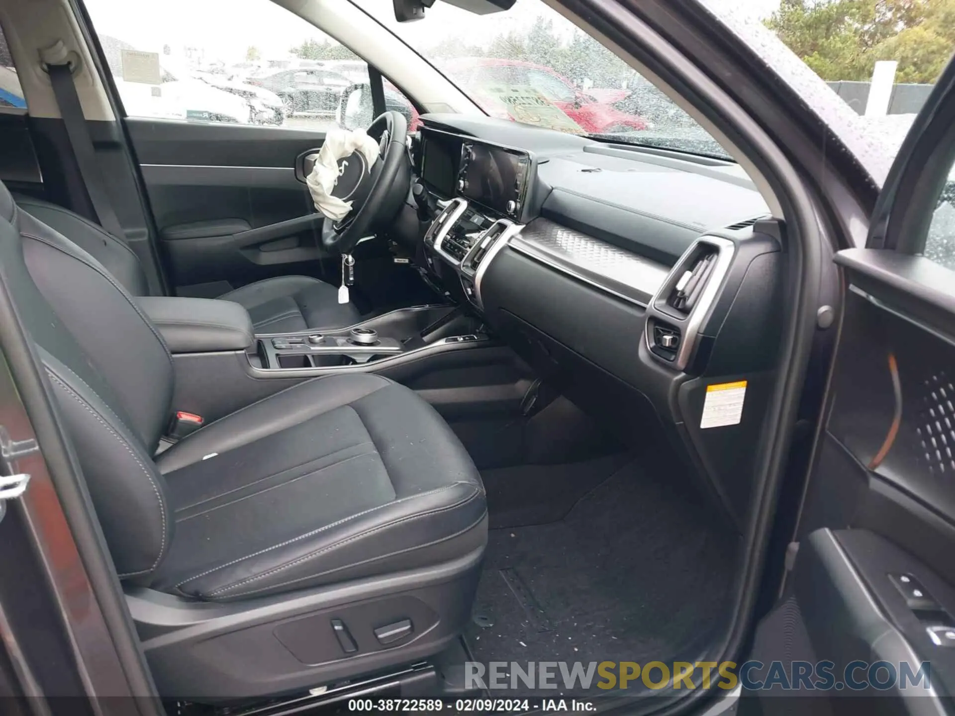 5 Photograph of a damaged car KNDRHDLG6P5142561 KIA SORENTO HYBRID 2023