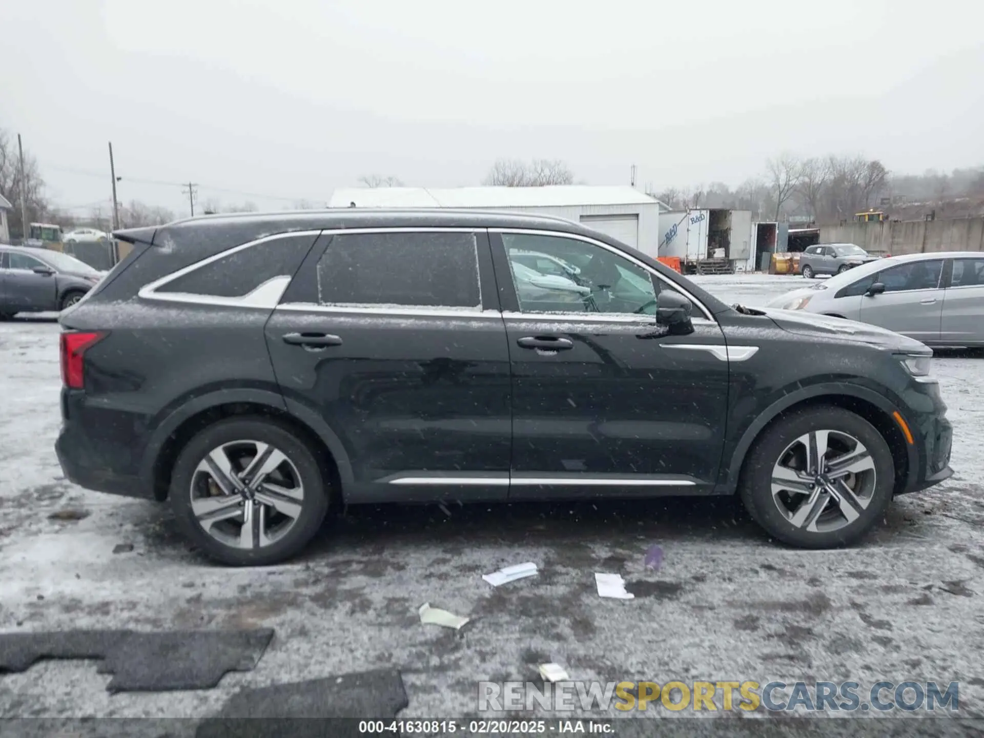 13 Photograph of a damaged car KNDRHDLG6P5206453 KIA SORENTO HYBRID 2023