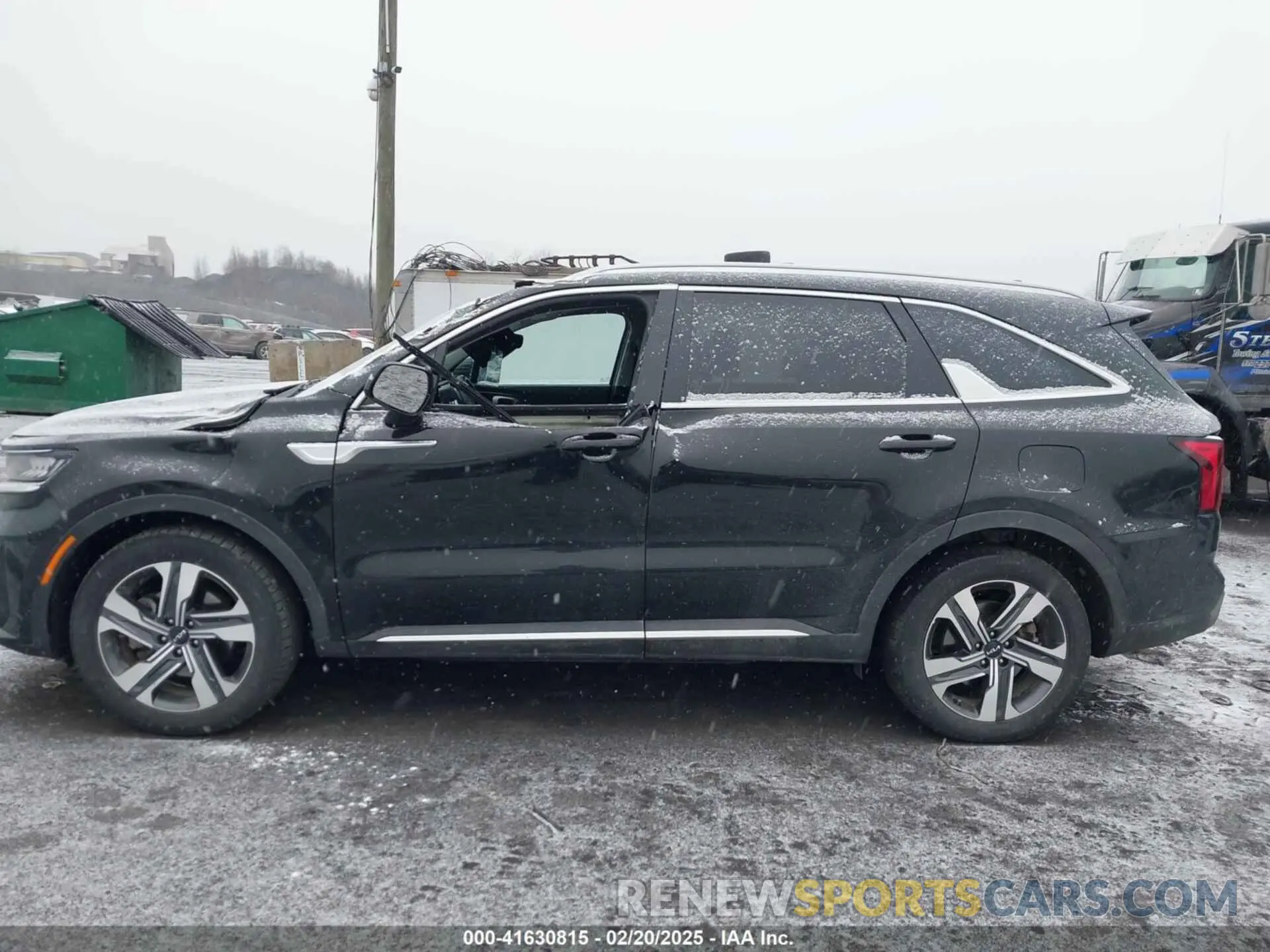 14 Photograph of a damaged car KNDRHDLG6P5206453 KIA SORENTO HYBRID 2023