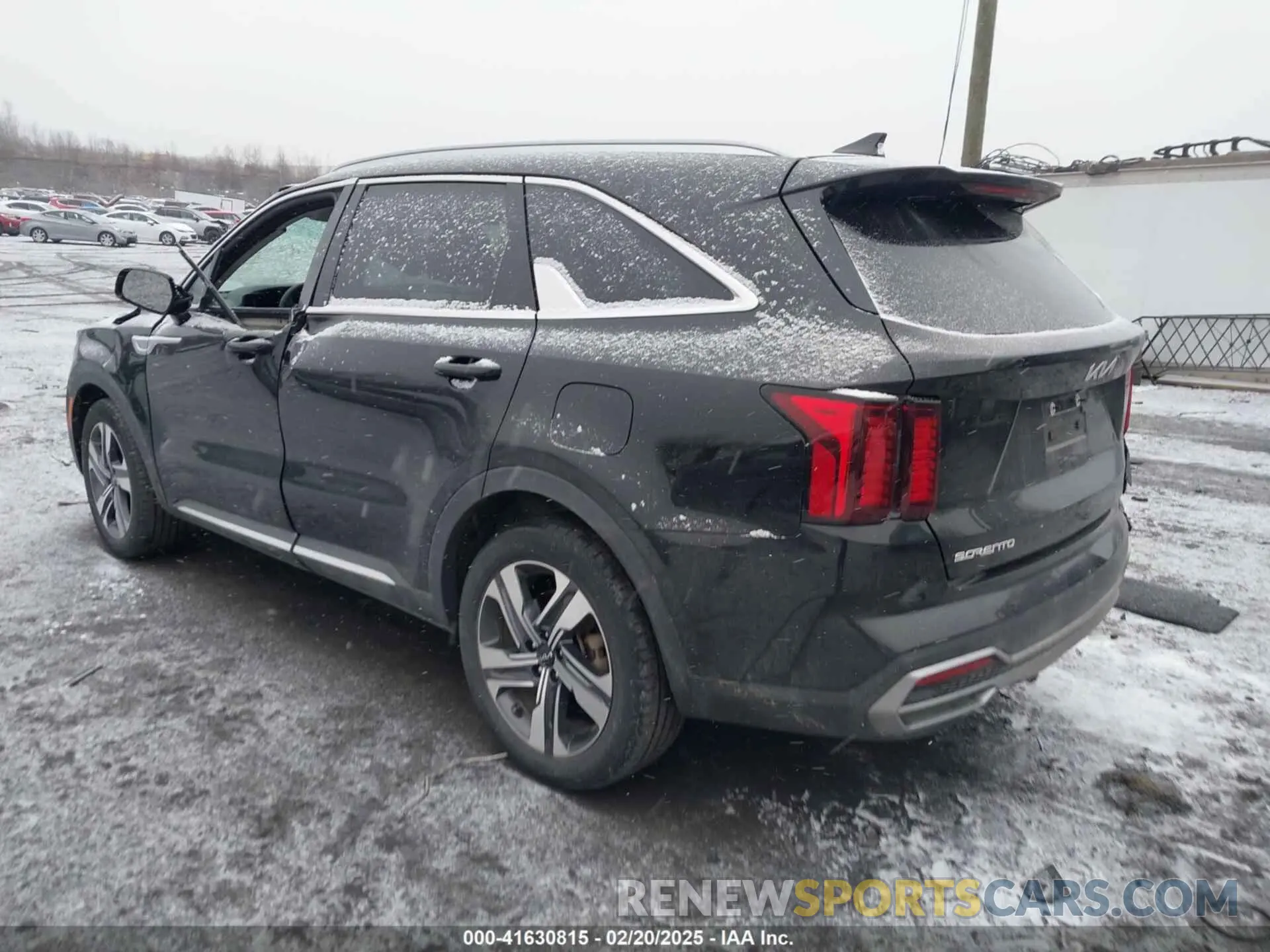 3 Photograph of a damaged car KNDRHDLG6P5206453 KIA SORENTO HYBRID 2023