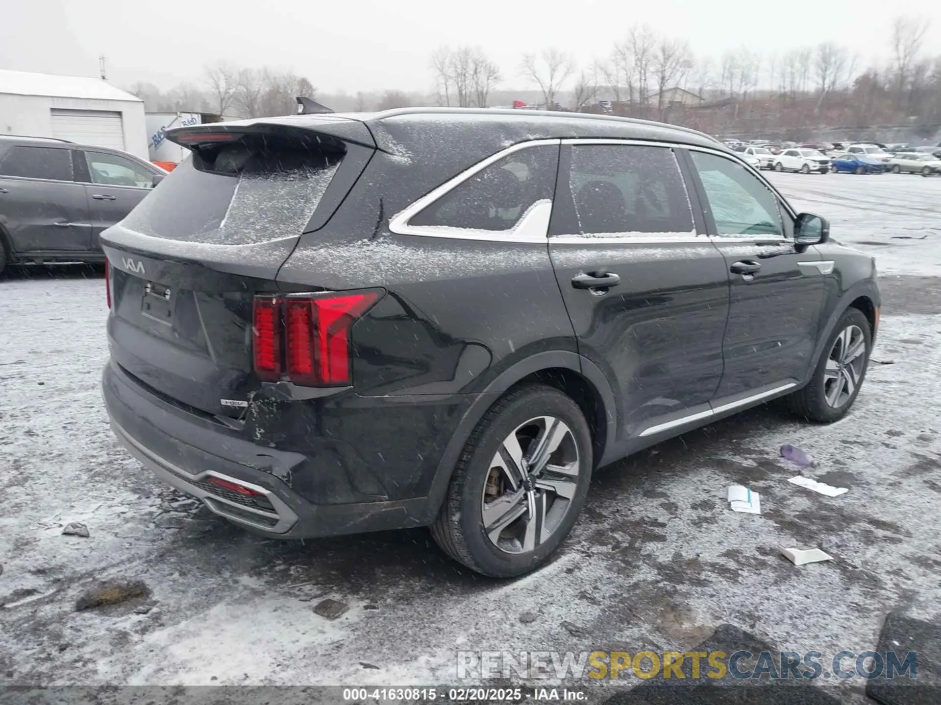 4 Photograph of a damaged car KNDRHDLG6P5206453 KIA SORENTO HYBRID 2023