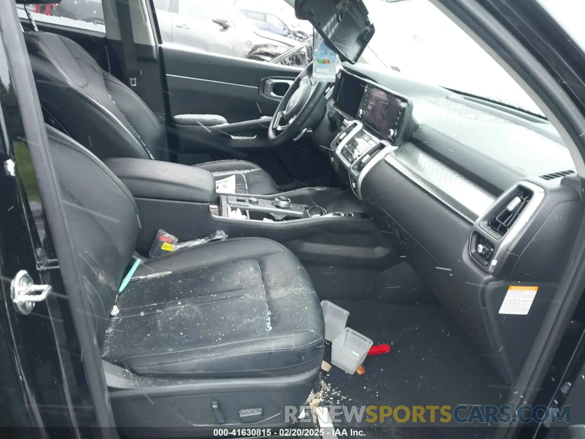 5 Photograph of a damaged car KNDRHDLG6P5206453 KIA SORENTO HYBRID 2023