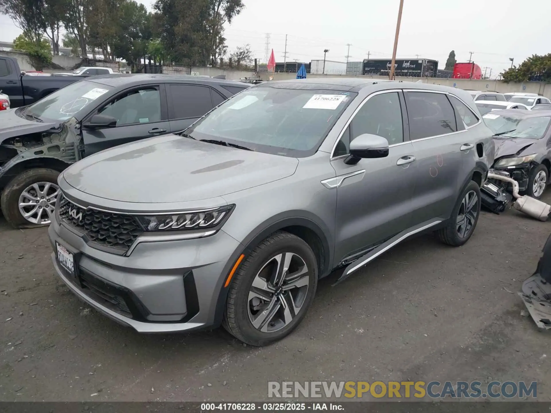 2 Photograph of a damaged car KNDRHDLGXP5131305 KIA SORENTO HYBRID 2023