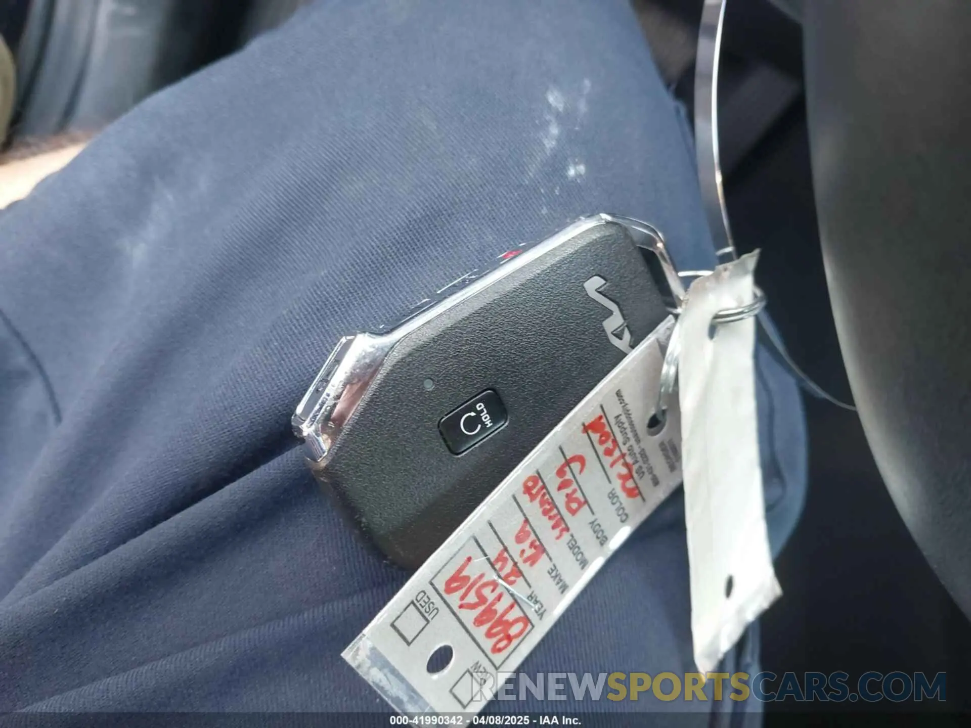 11 Photograph of a damaged car KNDRHDLG0R5248202 KIA SORENTO HYBRID 2024