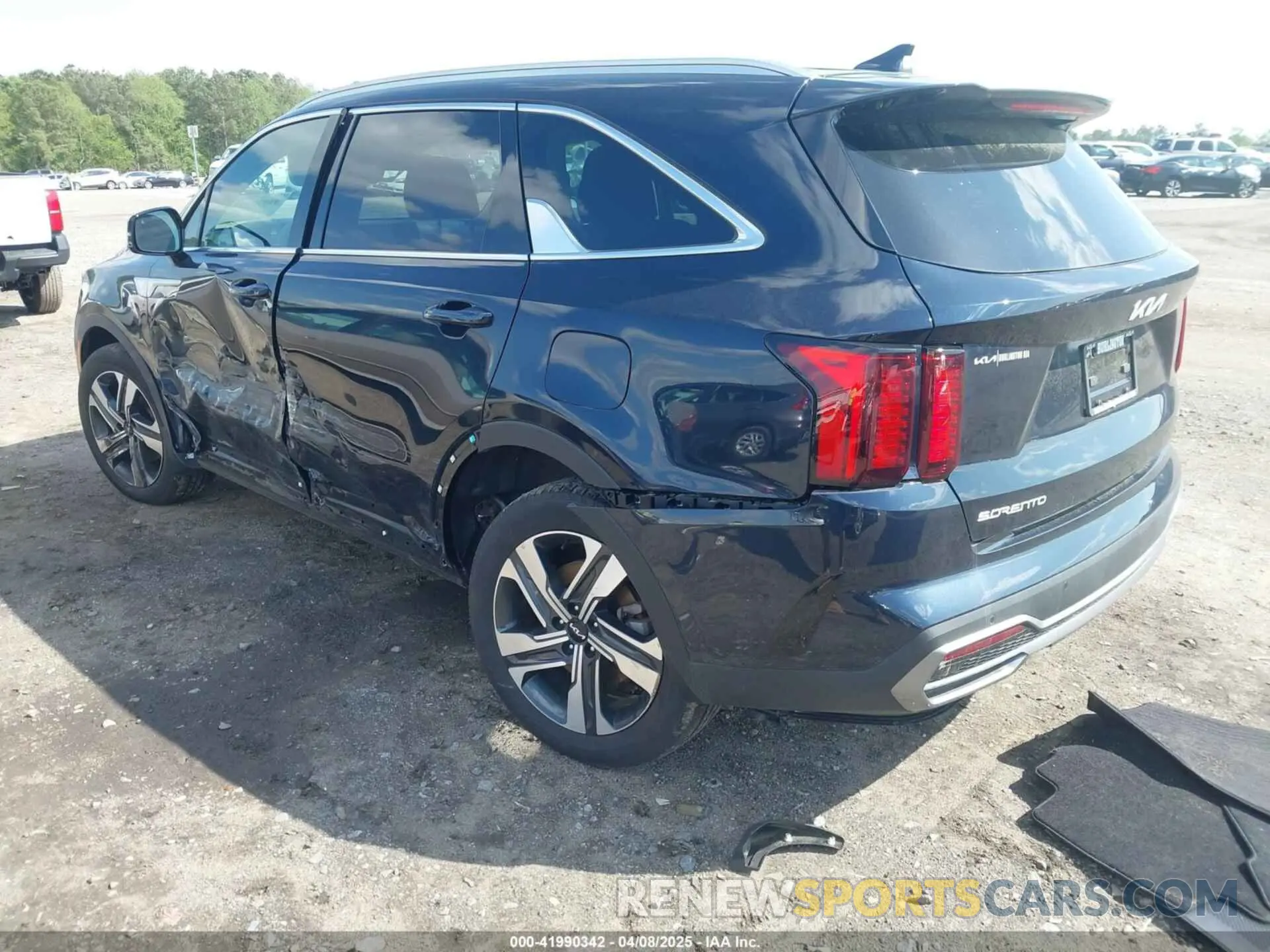 3 Photograph of a damaged car KNDRHDLG0R5248202 KIA SORENTO HYBRID 2024