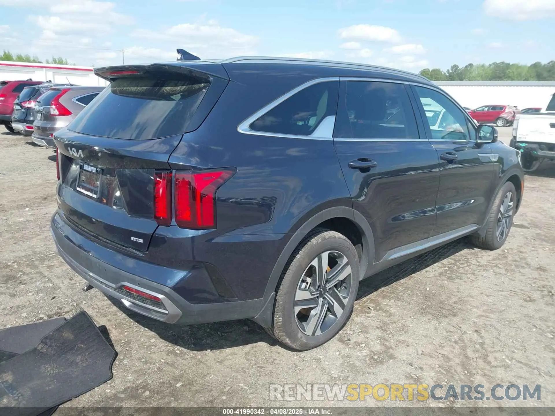 4 Photograph of a damaged car KNDRHDLG0R5248202 KIA SORENTO HYBRID 2024