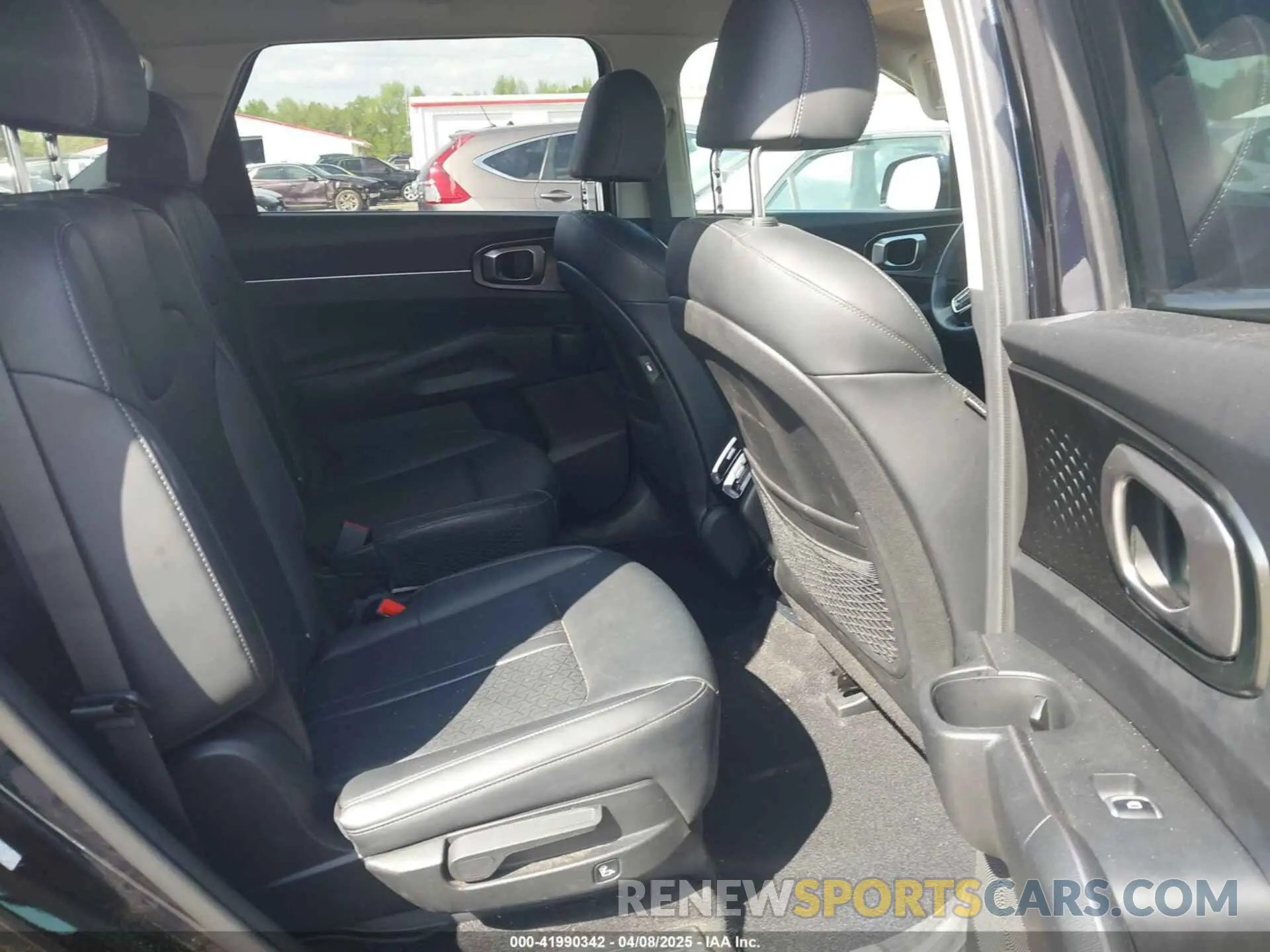 8 Photograph of a damaged car KNDRHDLG0R5248202 KIA SORENTO HYBRID 2024