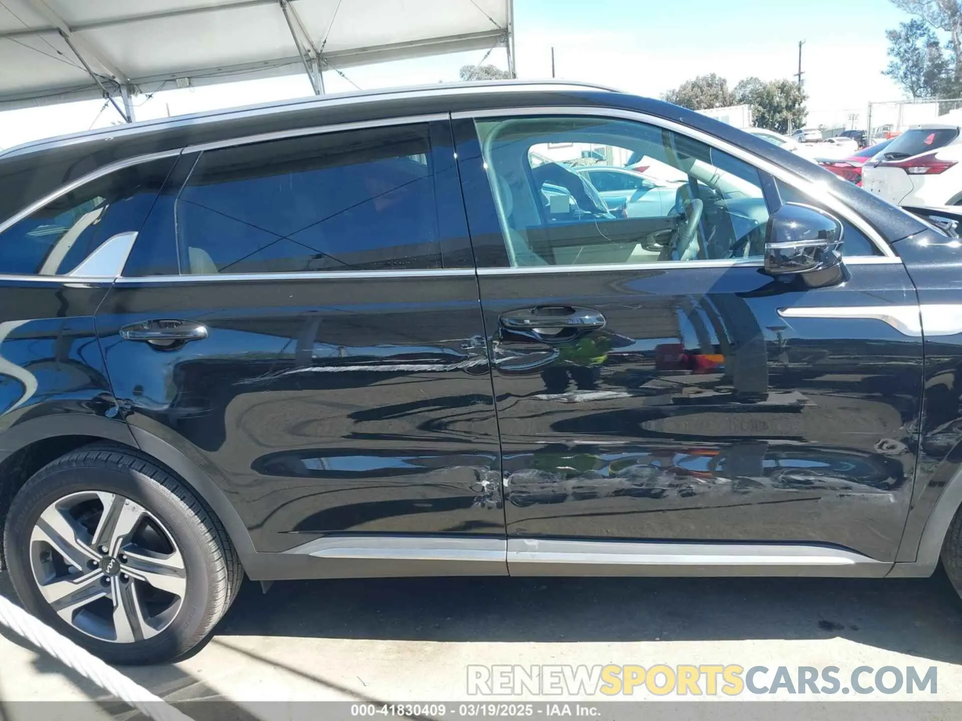12 Photograph of a damaged car KNDRHDLG1R5235846 KIA SORENTO HYBRID 2024